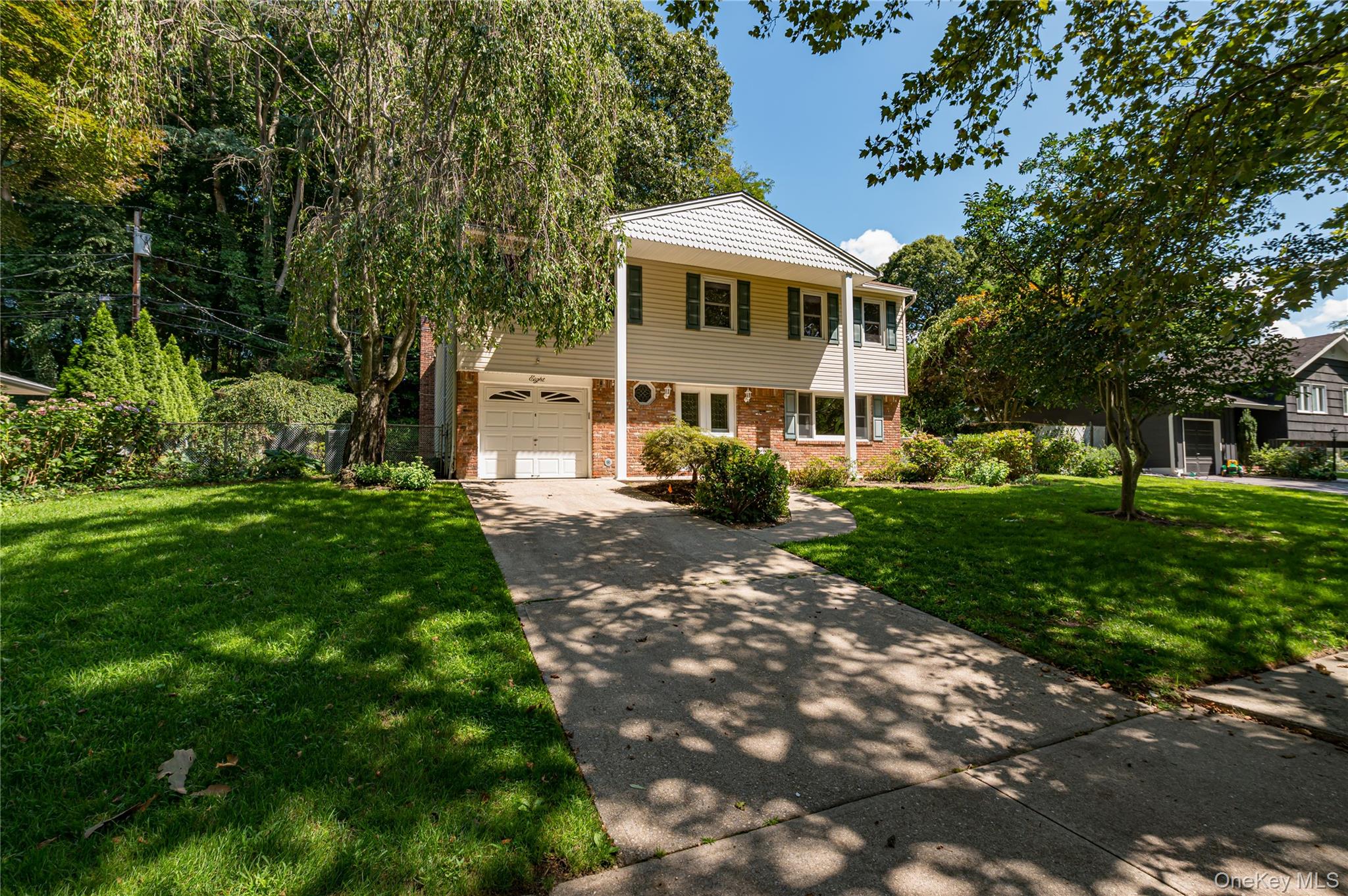 8 Salisbury Drive N – For Sale photo 4