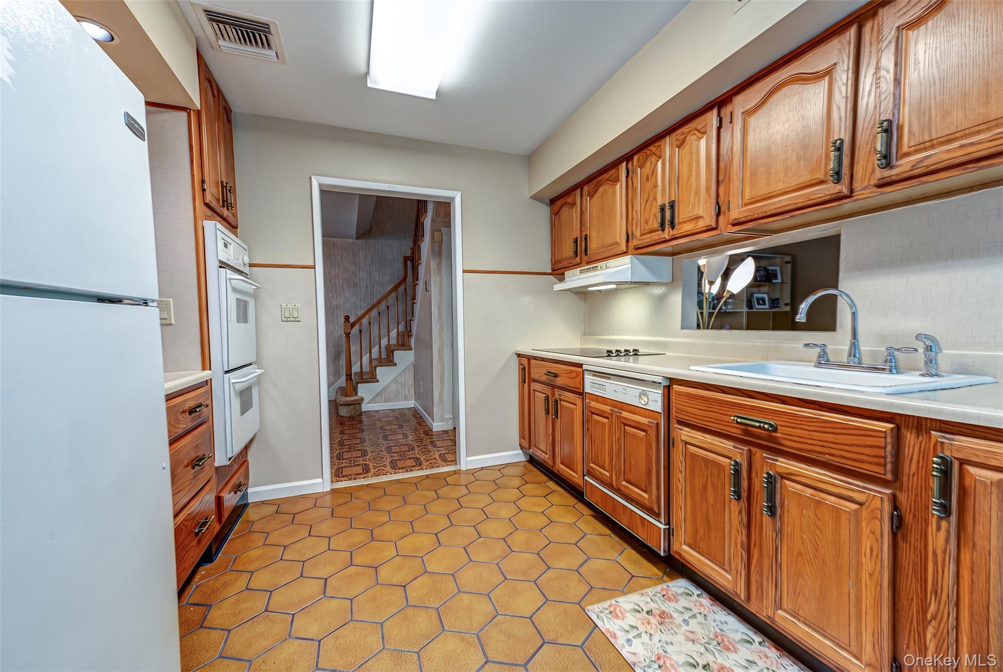 8 Salisbury Drive N – For Sale photo 13