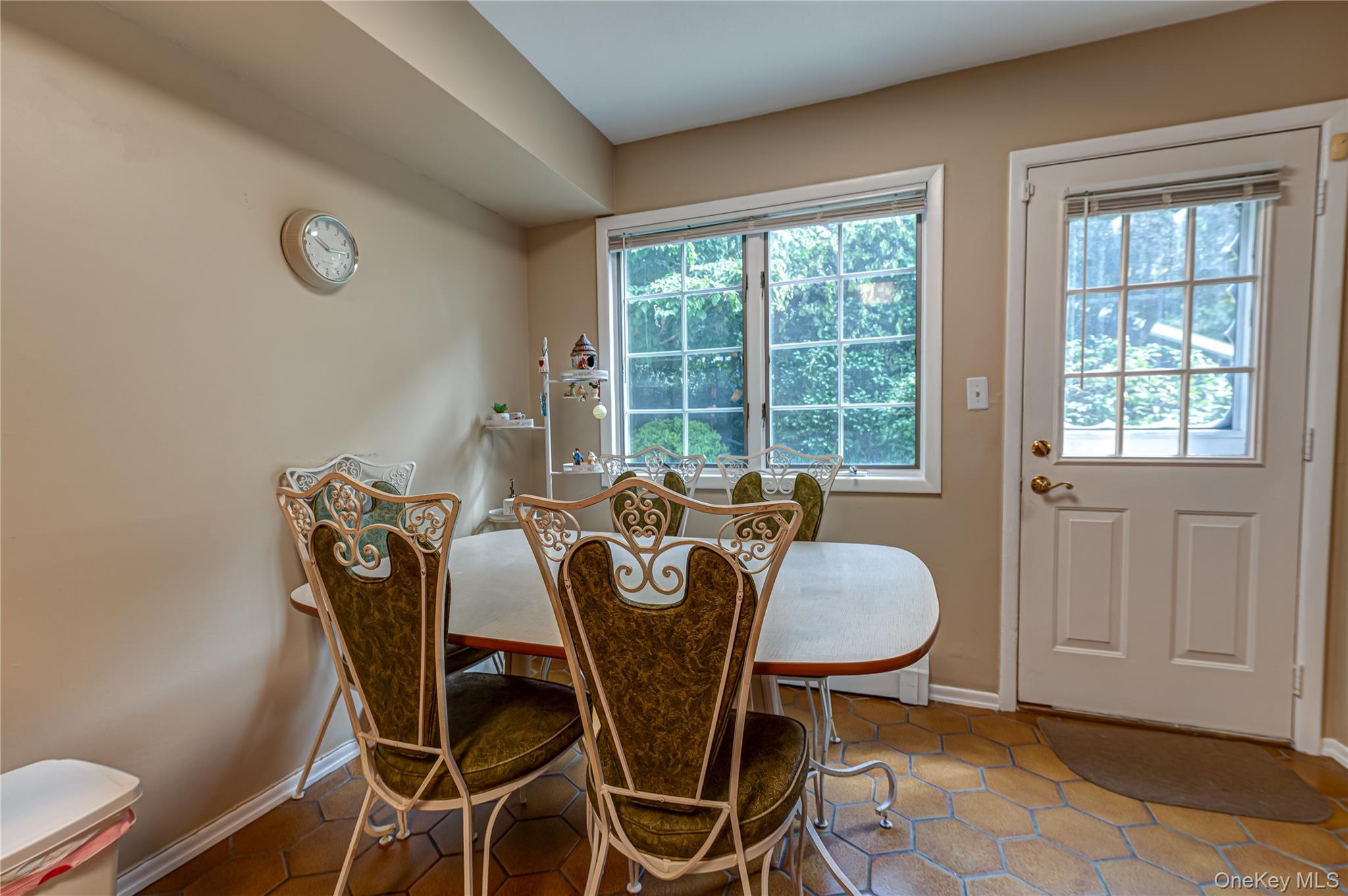 8 Salisbury Drive N – For Sale photo 14