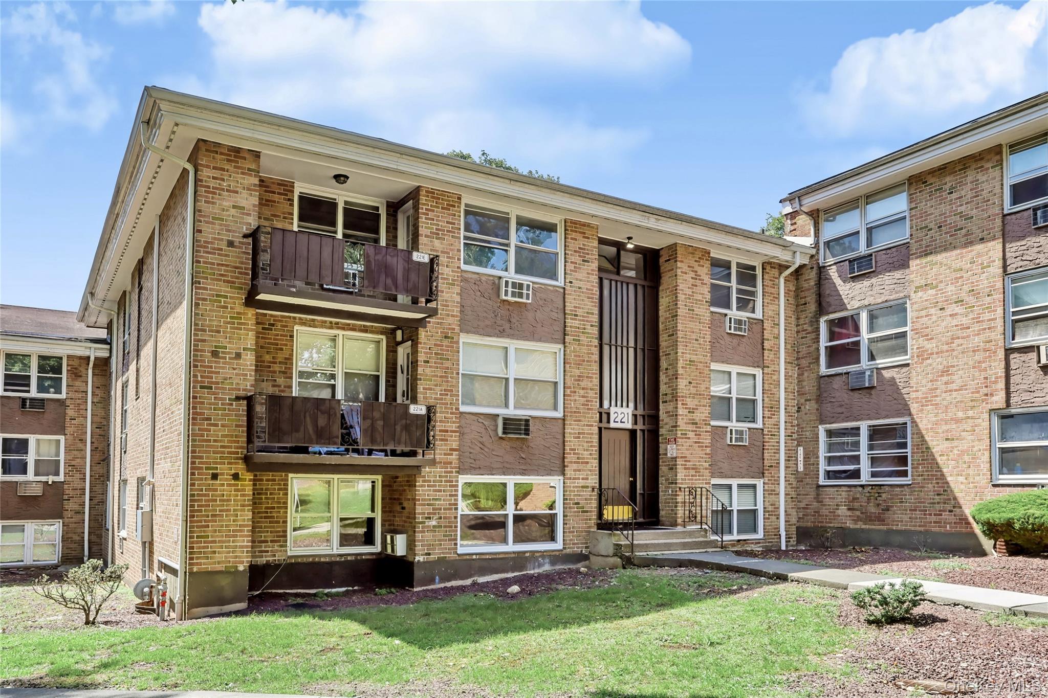 221 Kearsing Parkway, Unit E photo 2