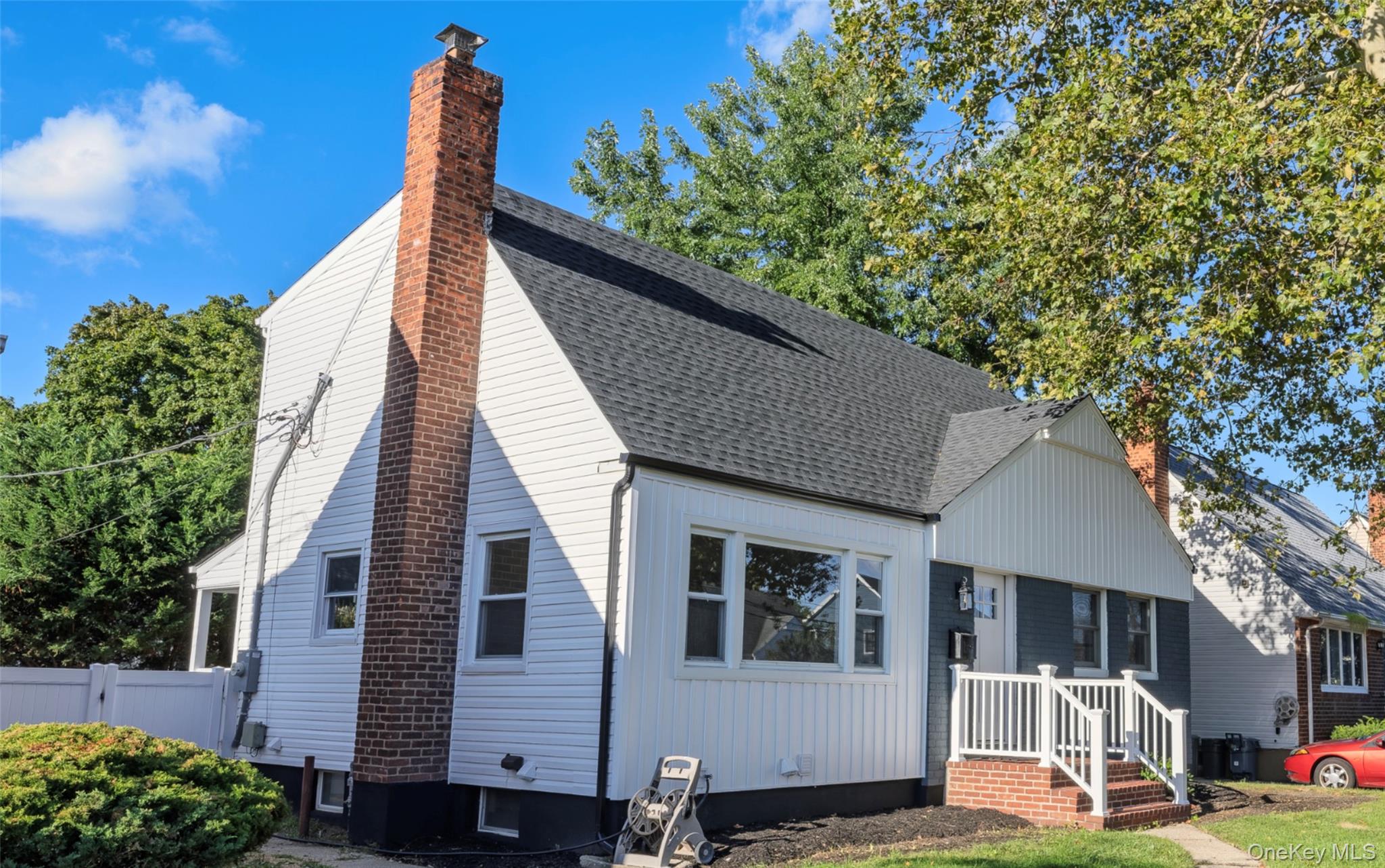 843 Jerusalem Avenue – For Sale photo 2