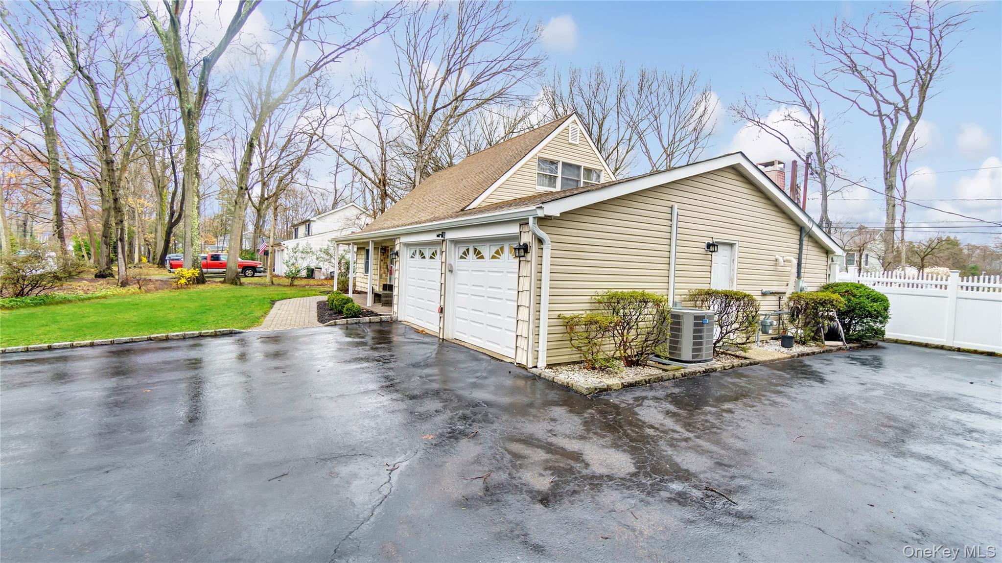 33 Spencer Lane – For Sale photo 4