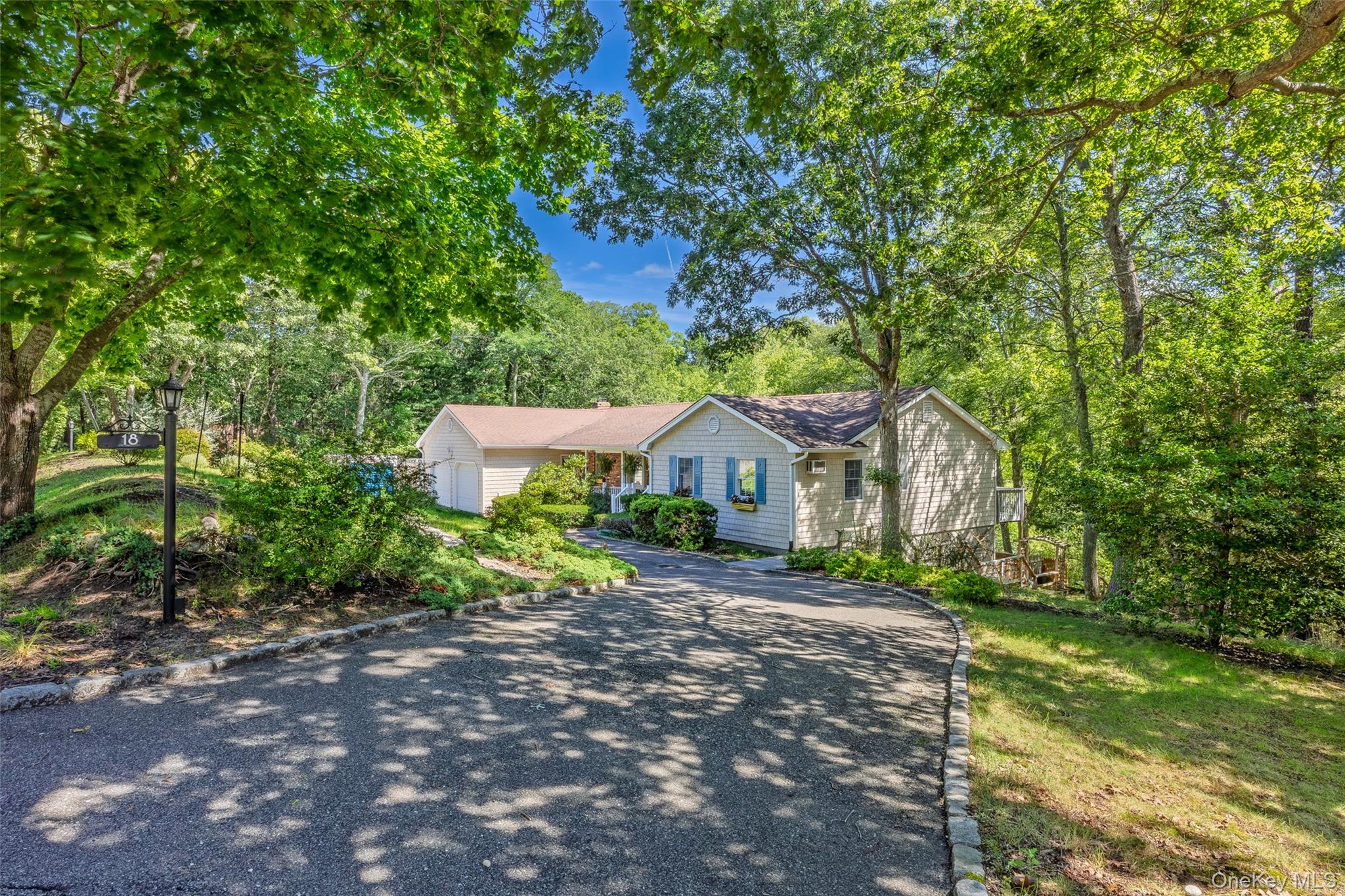 18 Beaver Lane W – For Sale photo 2