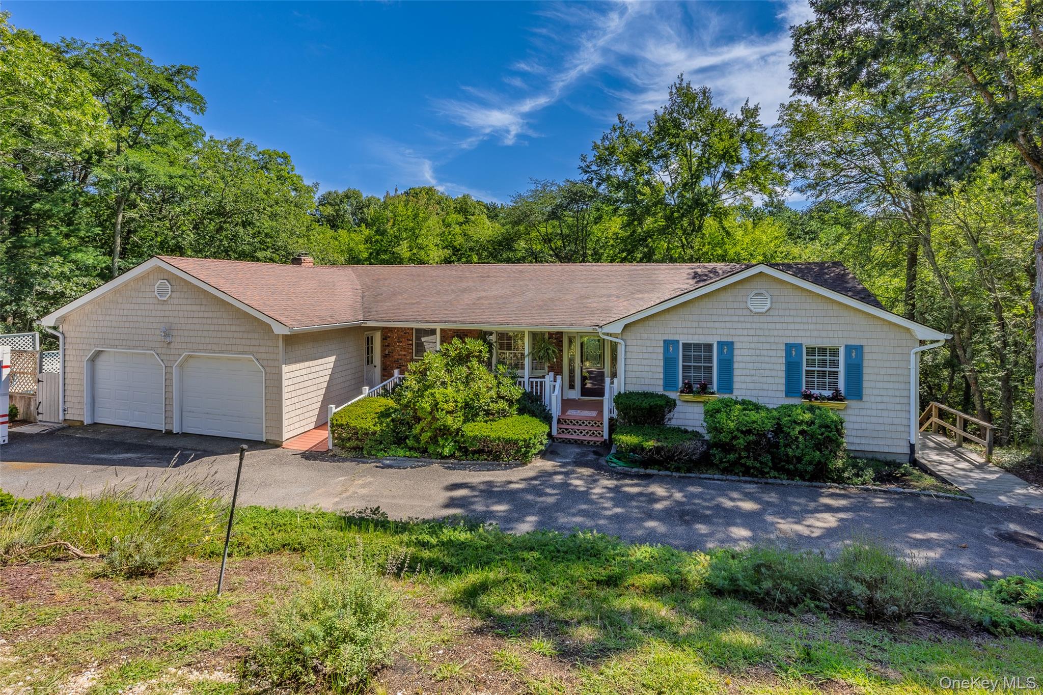 18 Beaver Lane W – For Sale photo 3