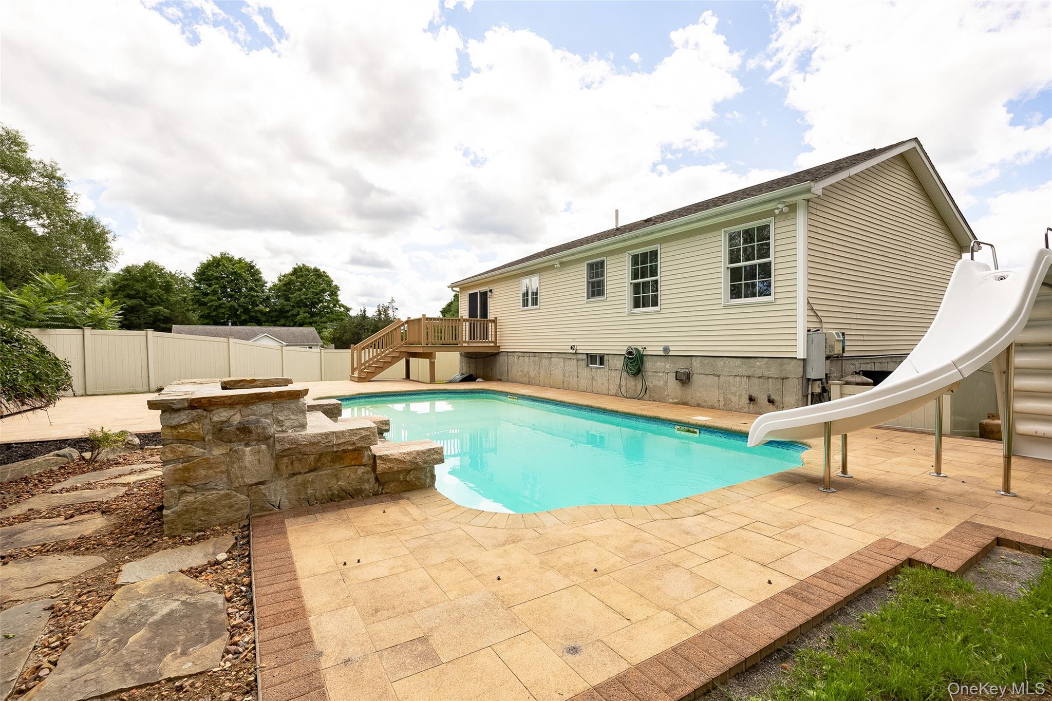 45 Nicole Lane – For Sale photo 3