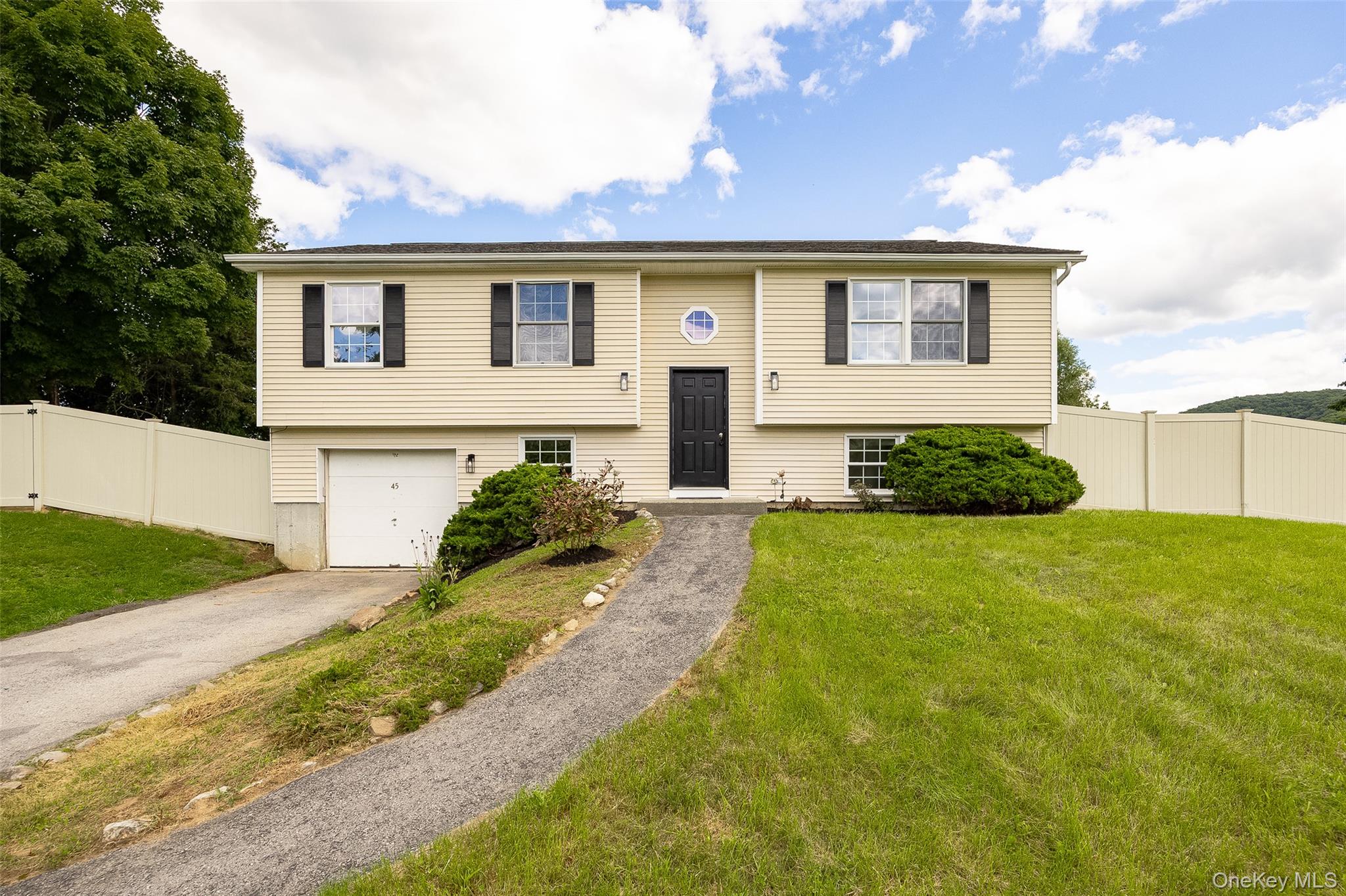 45 Nicole Lane – For Sale