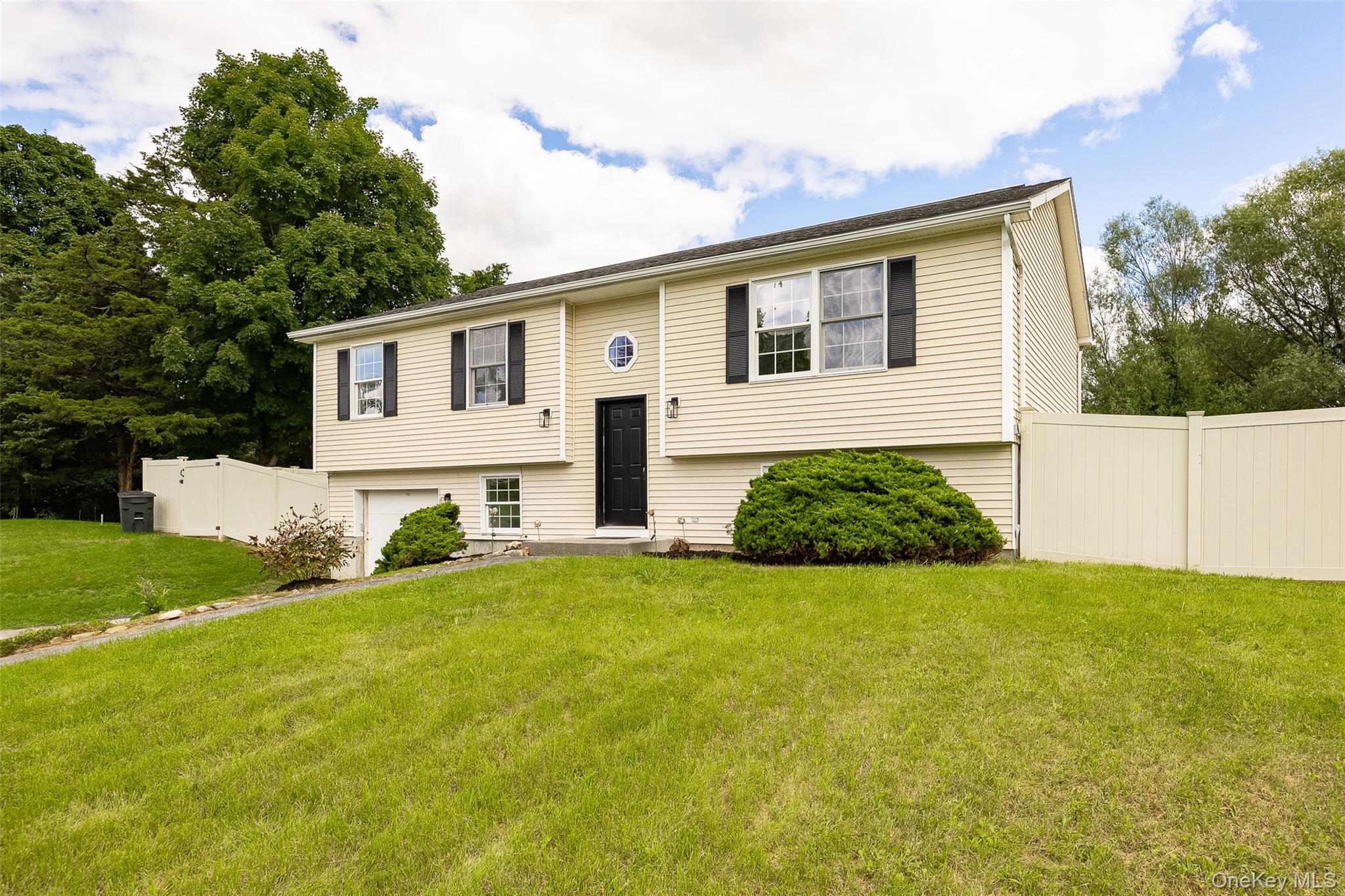 45 Nicole Lane – For Sale photo 2