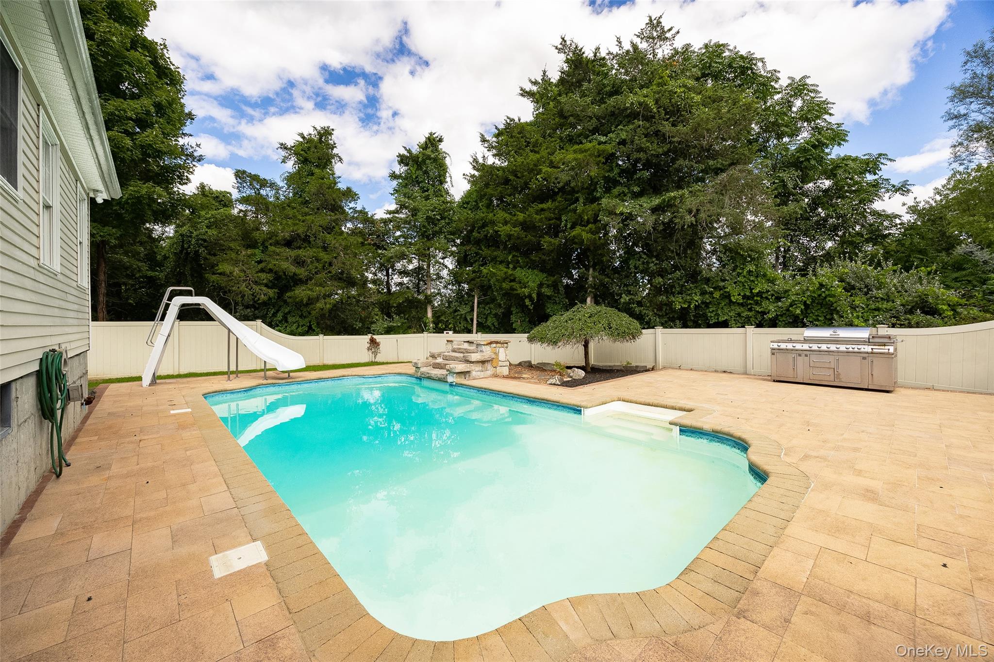 45 Nicole Lane – For Sale photo 4