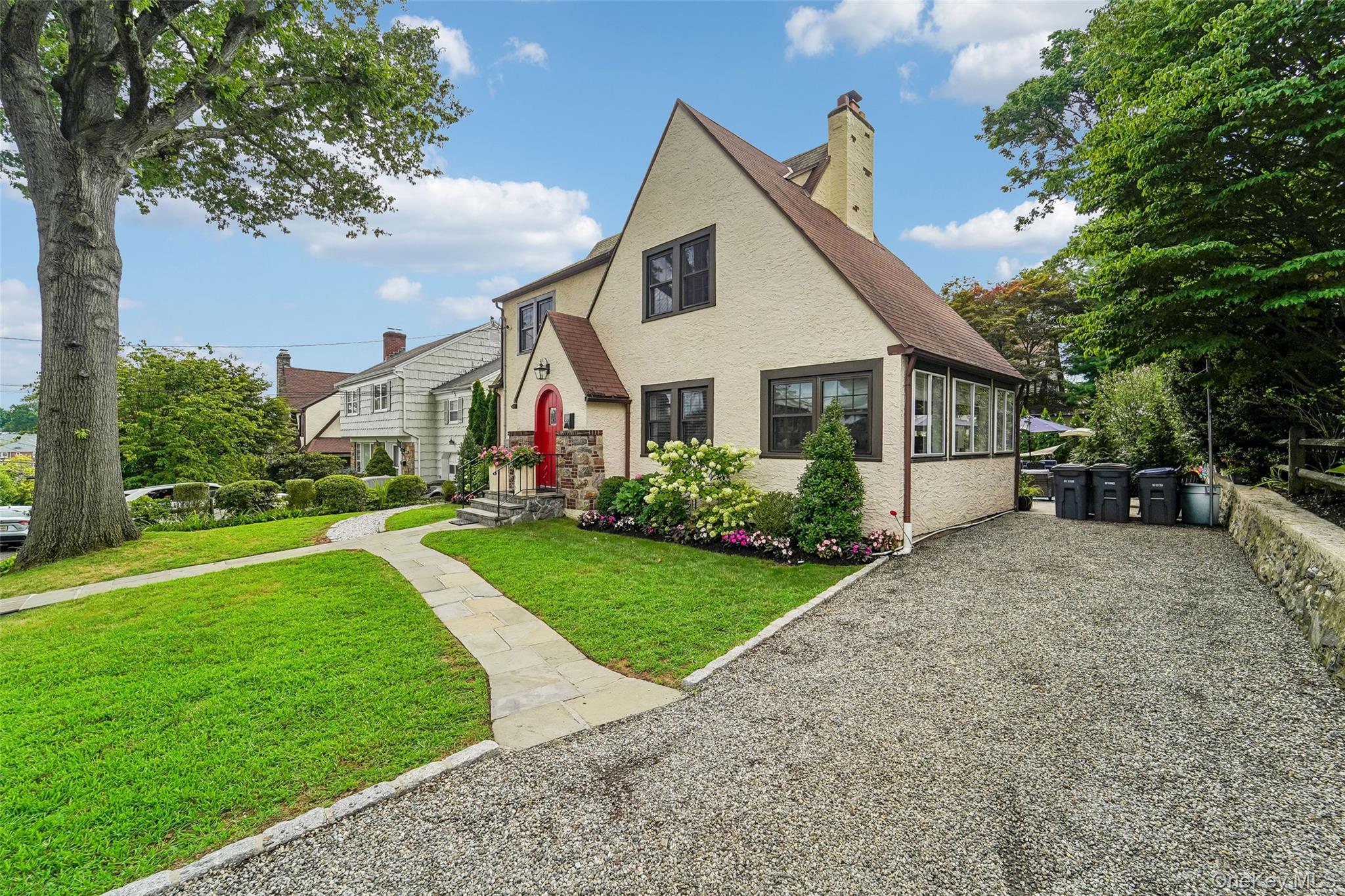 7 Parkview Court – For Sale photo 2