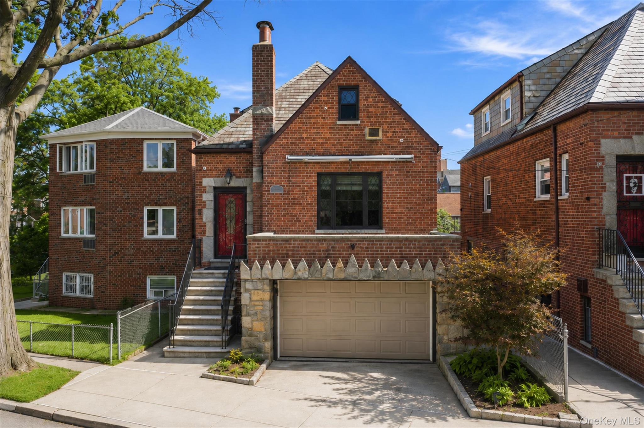 1176 Lydig Avenue – For Sale