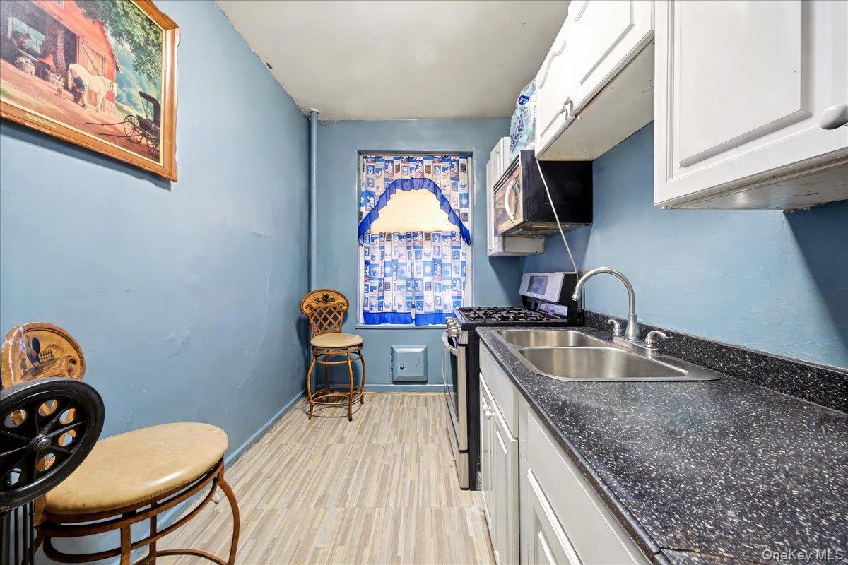1974 Lafontaine Avenue, Unit 2E