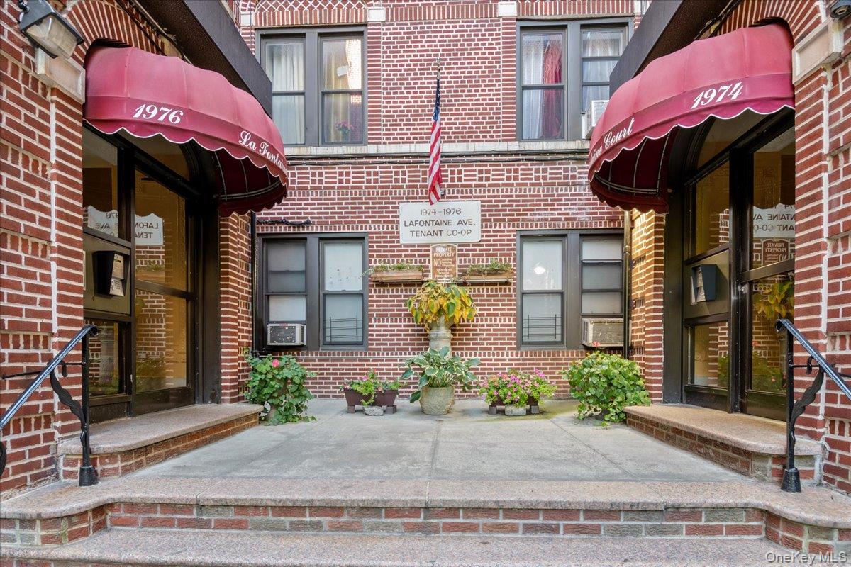 1974 Lafontaine Avenue, Unit 2E photo 3