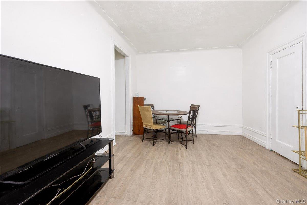 1974 Lafontaine Avenue, Unit 2E photo 5