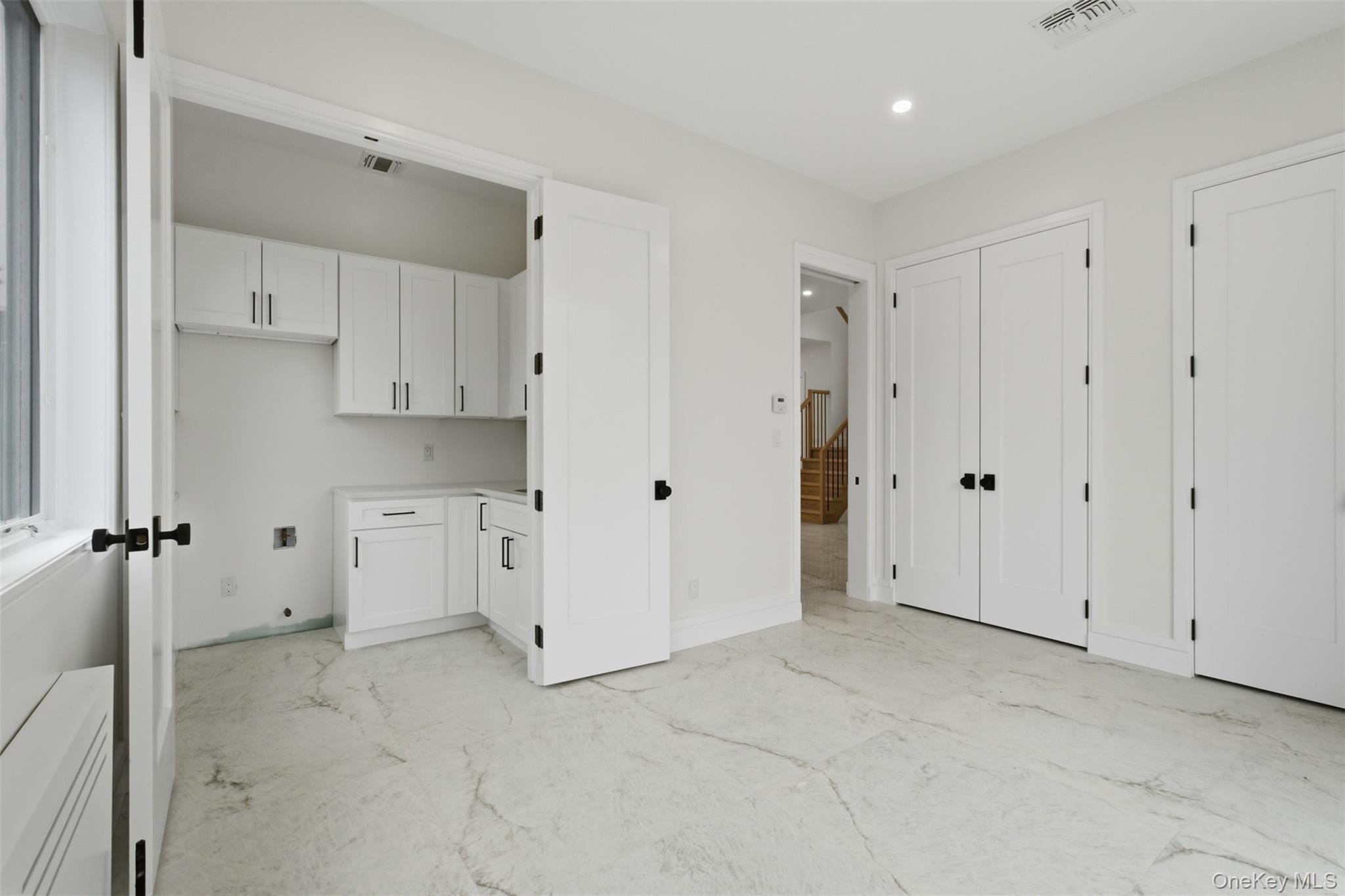 20 Singer Avenue, Unit 201 photo 14