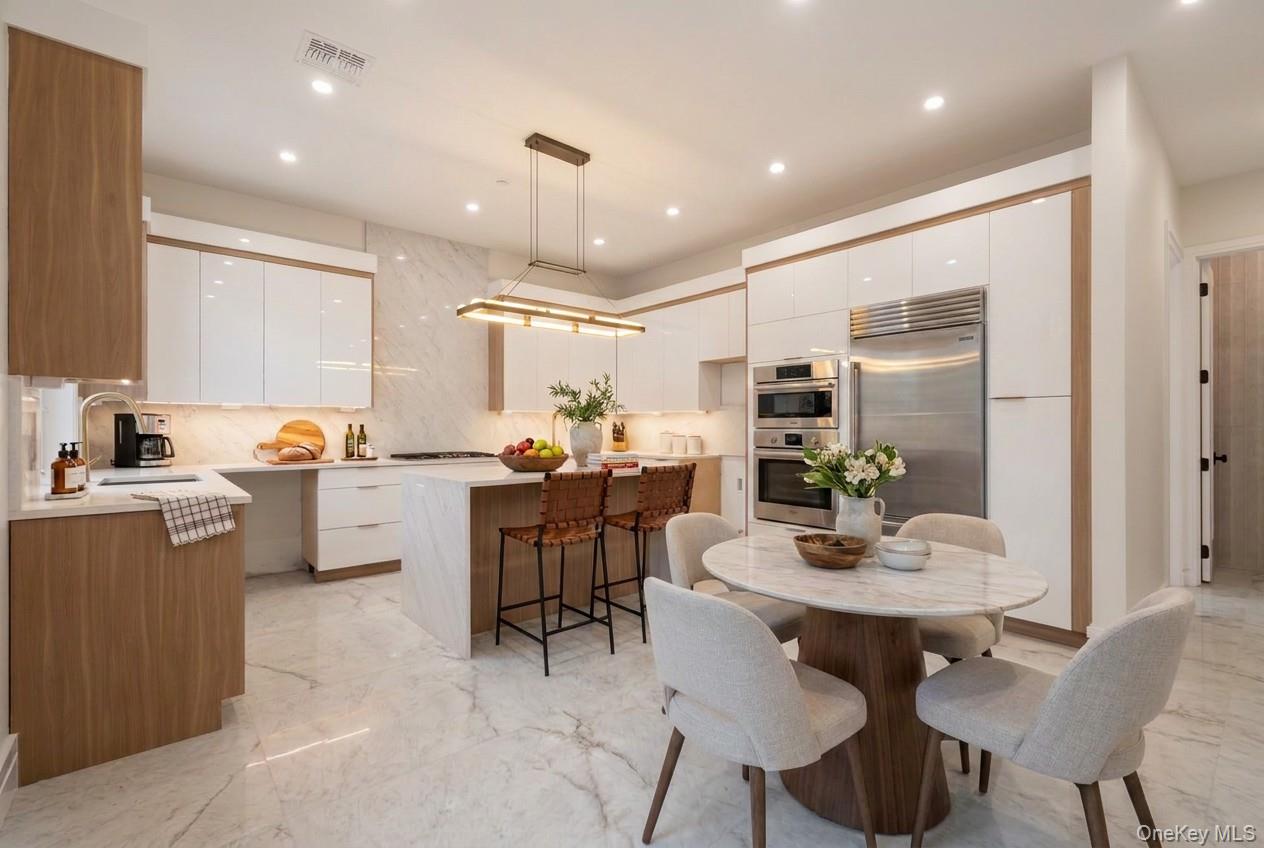 20 Singer Avenue, Unit 201 photo 11