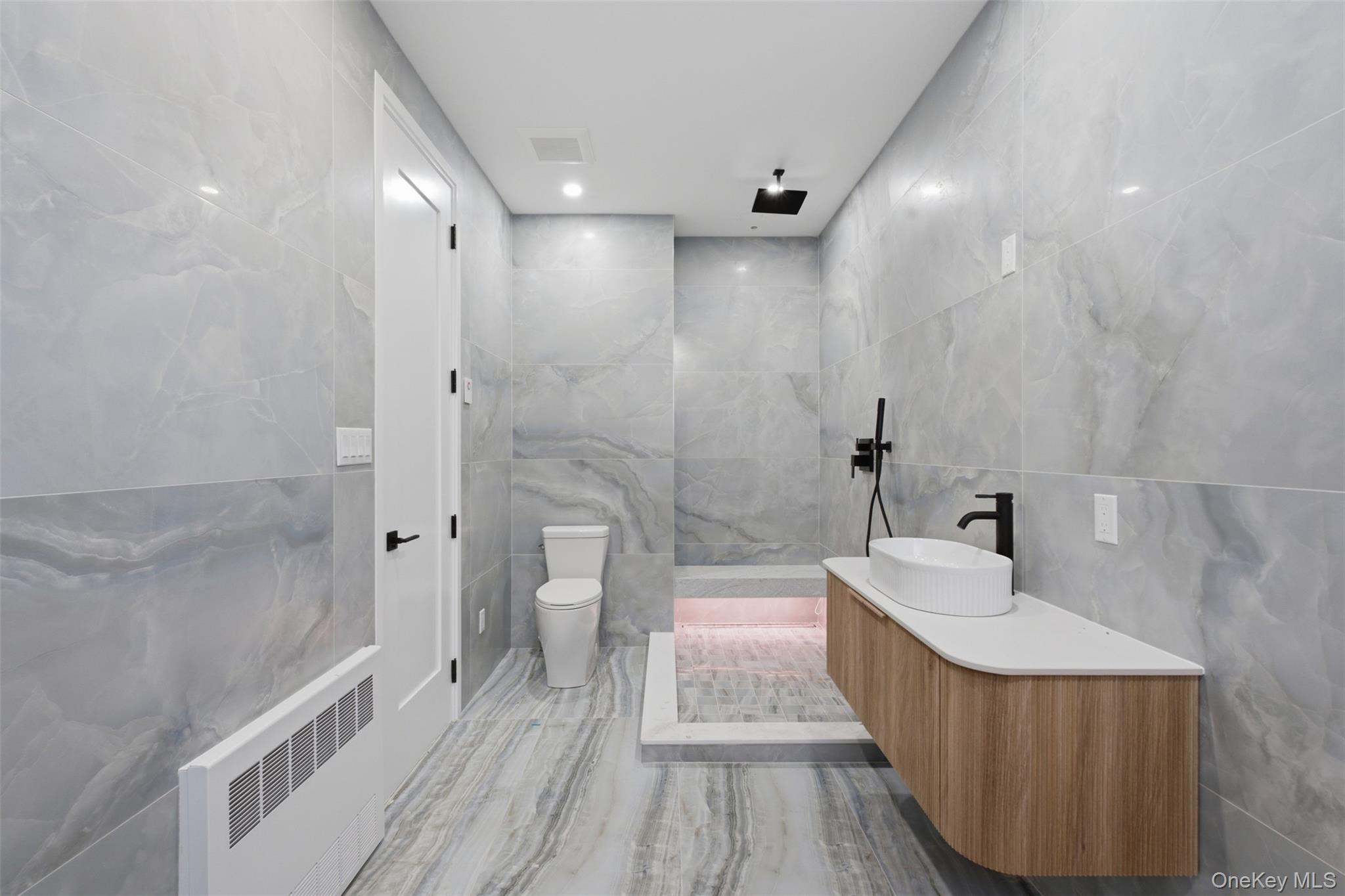 20 Singer Avenue, Unit 201 photo 28