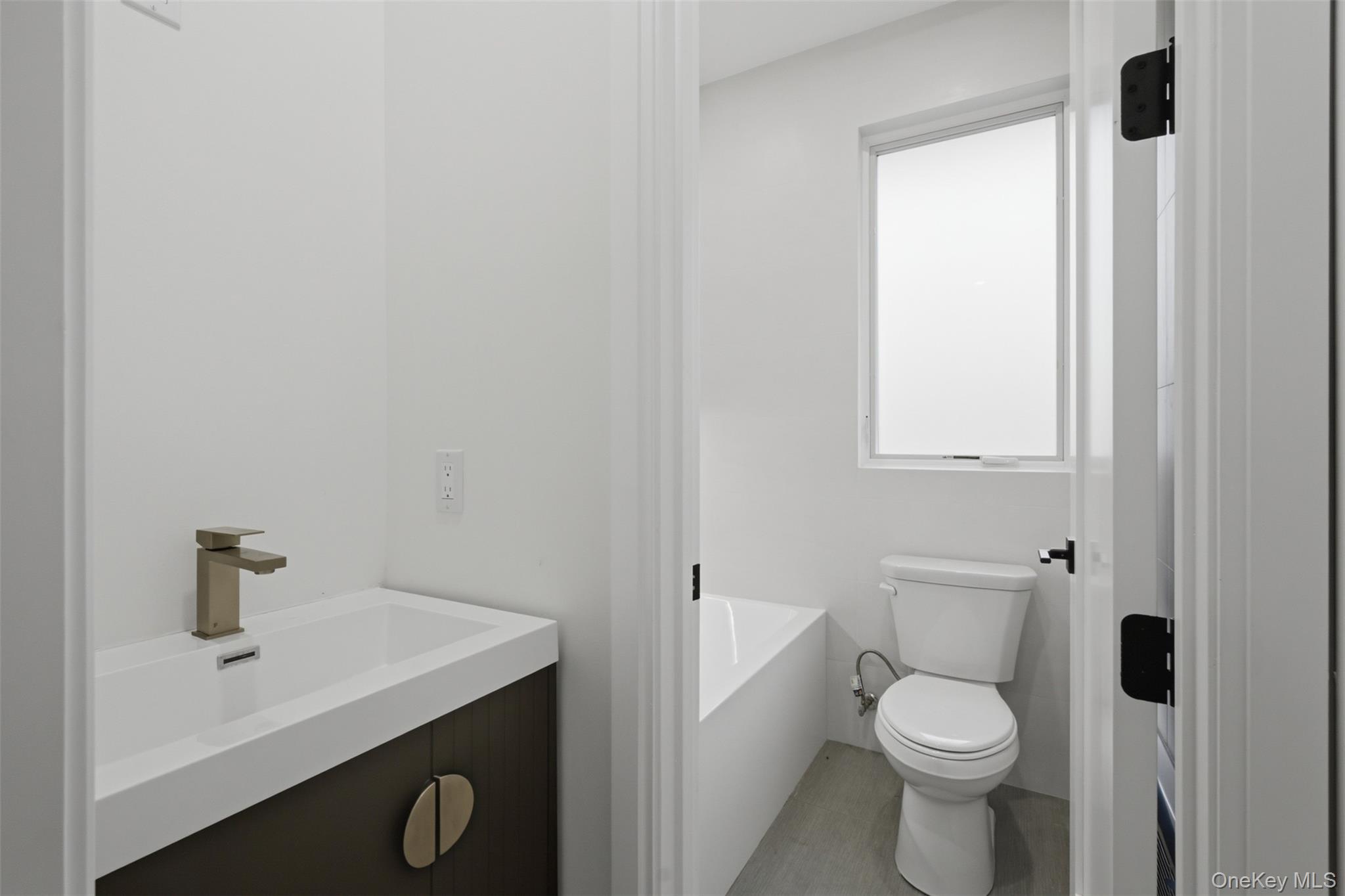 20 Singer Avenue, Unit 201 photo 21