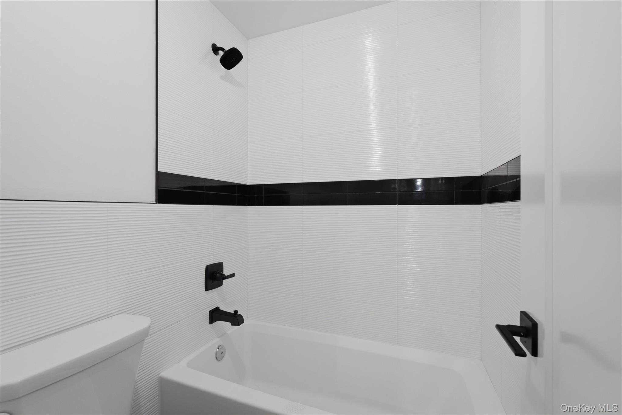 20 Singer Avenue, Unit 201 photo 32
