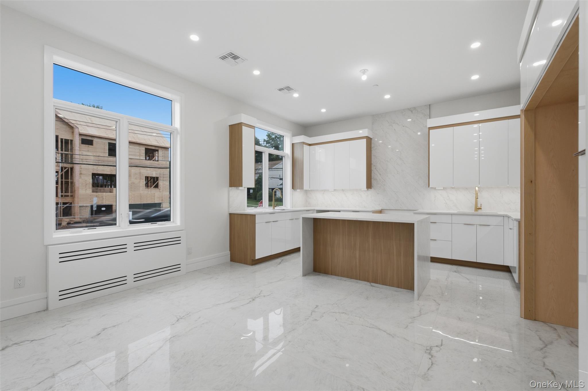 20 Singer Avenue, Unit 201 photo 9