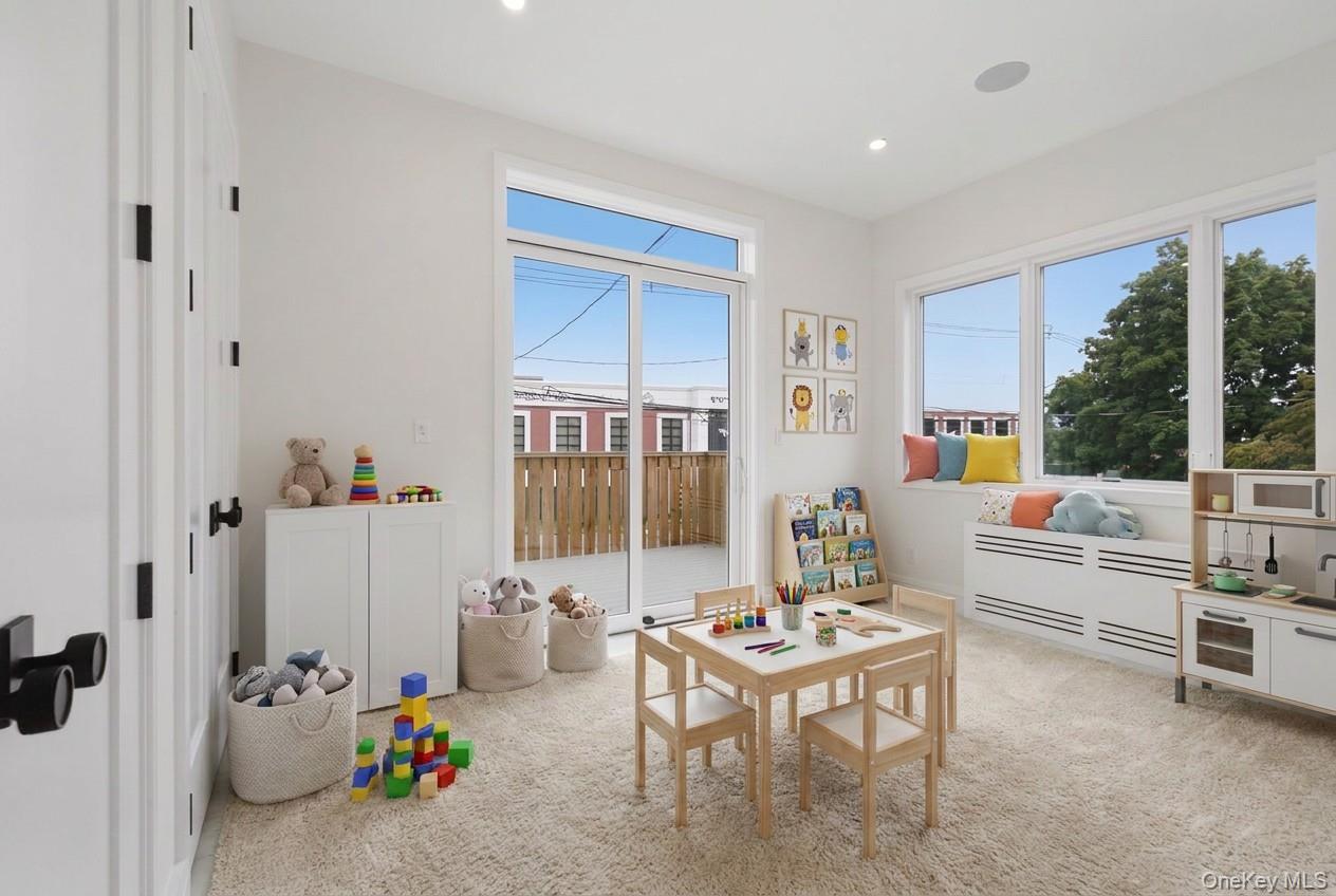 20 Singer Avenue, Unit 201 photo 13