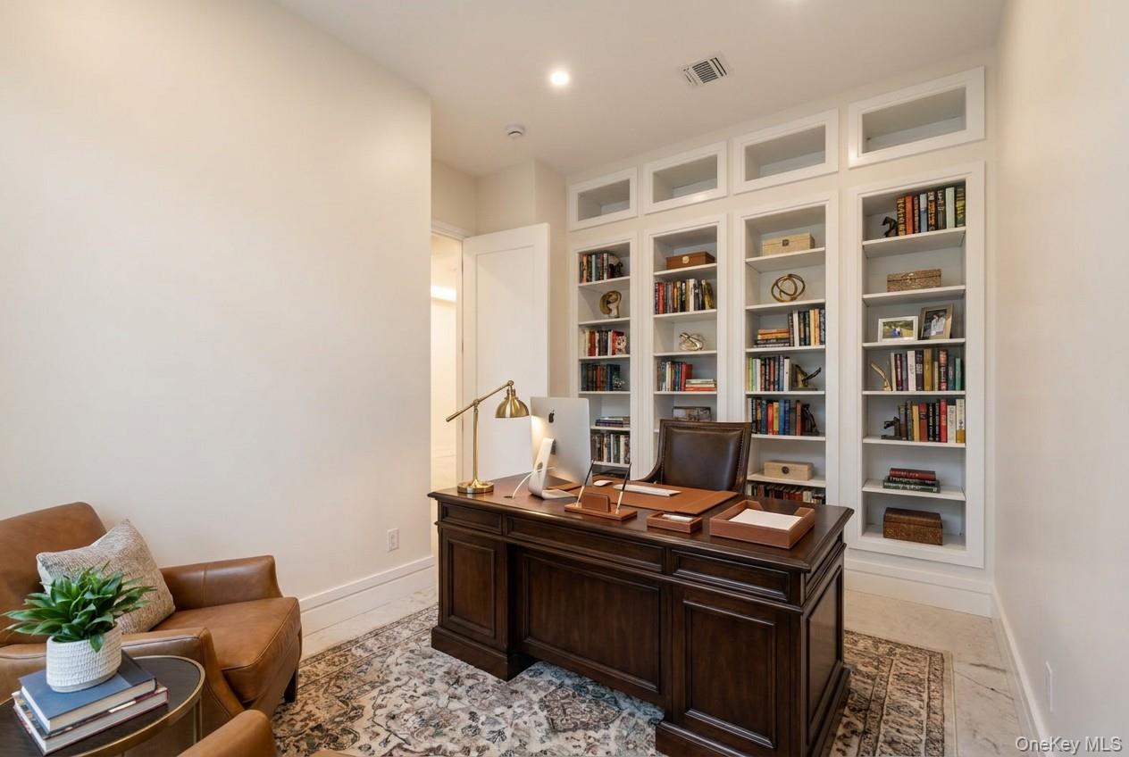 20 Singer Avenue, Unit 201 photo 8