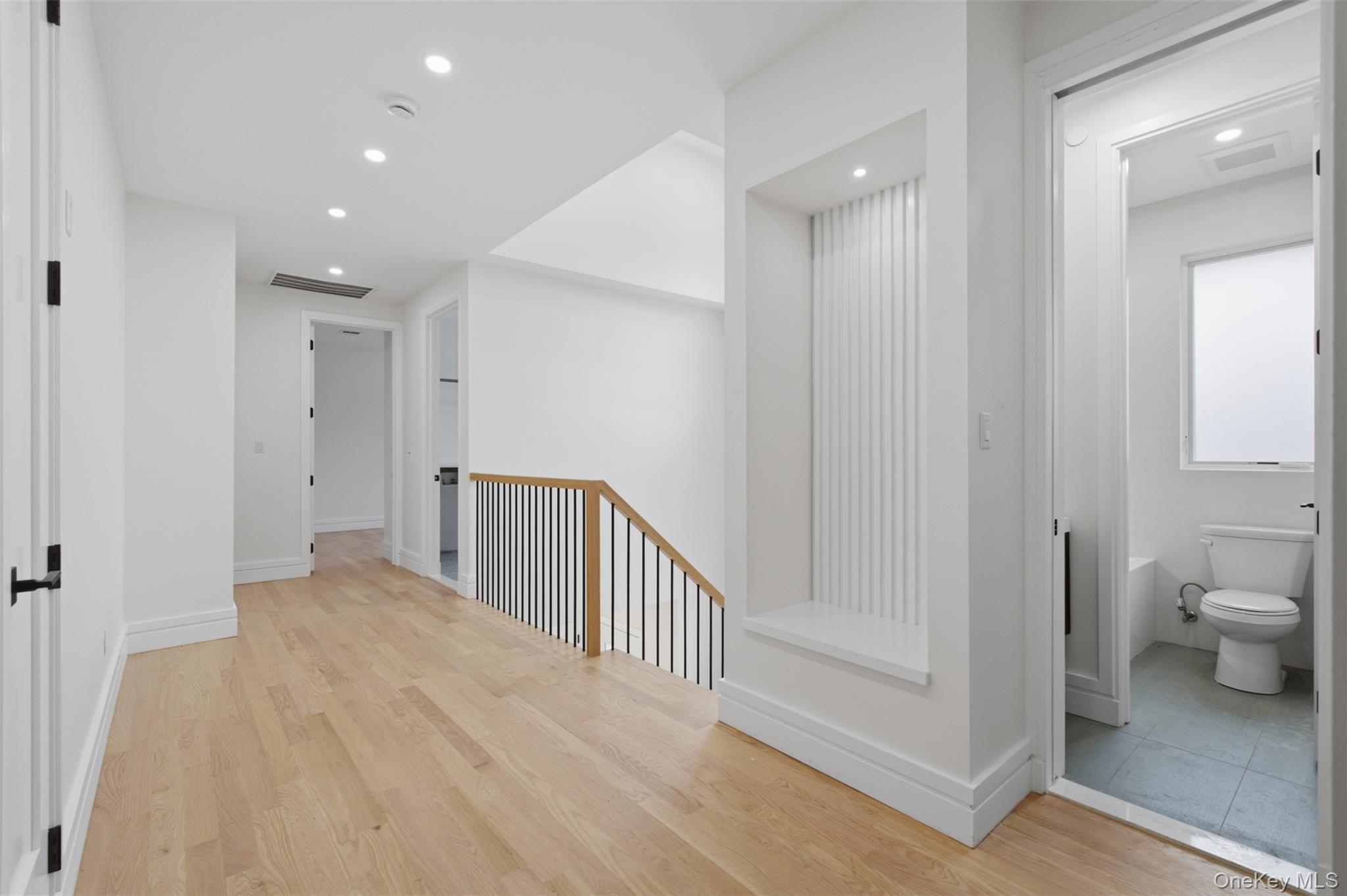 20 Singer Avenue, Unit 201 photo 16