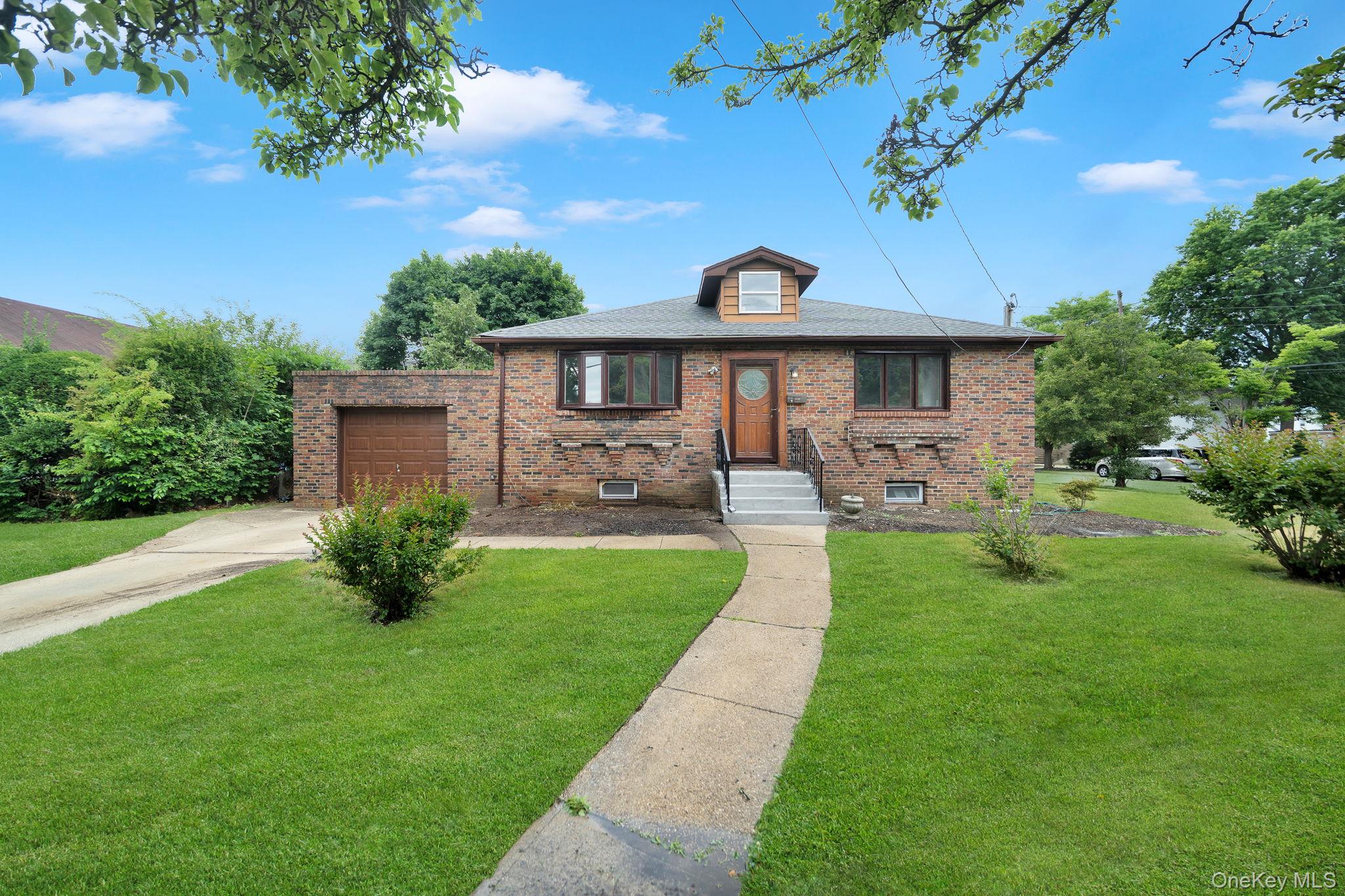 634 Leonard Avenue – For Sale