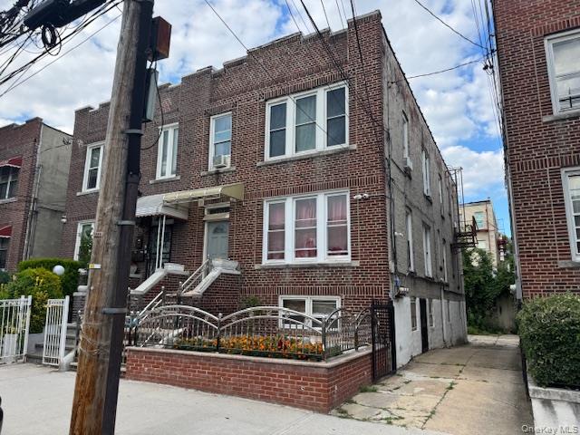 3340 Fish Avenue – For Sale