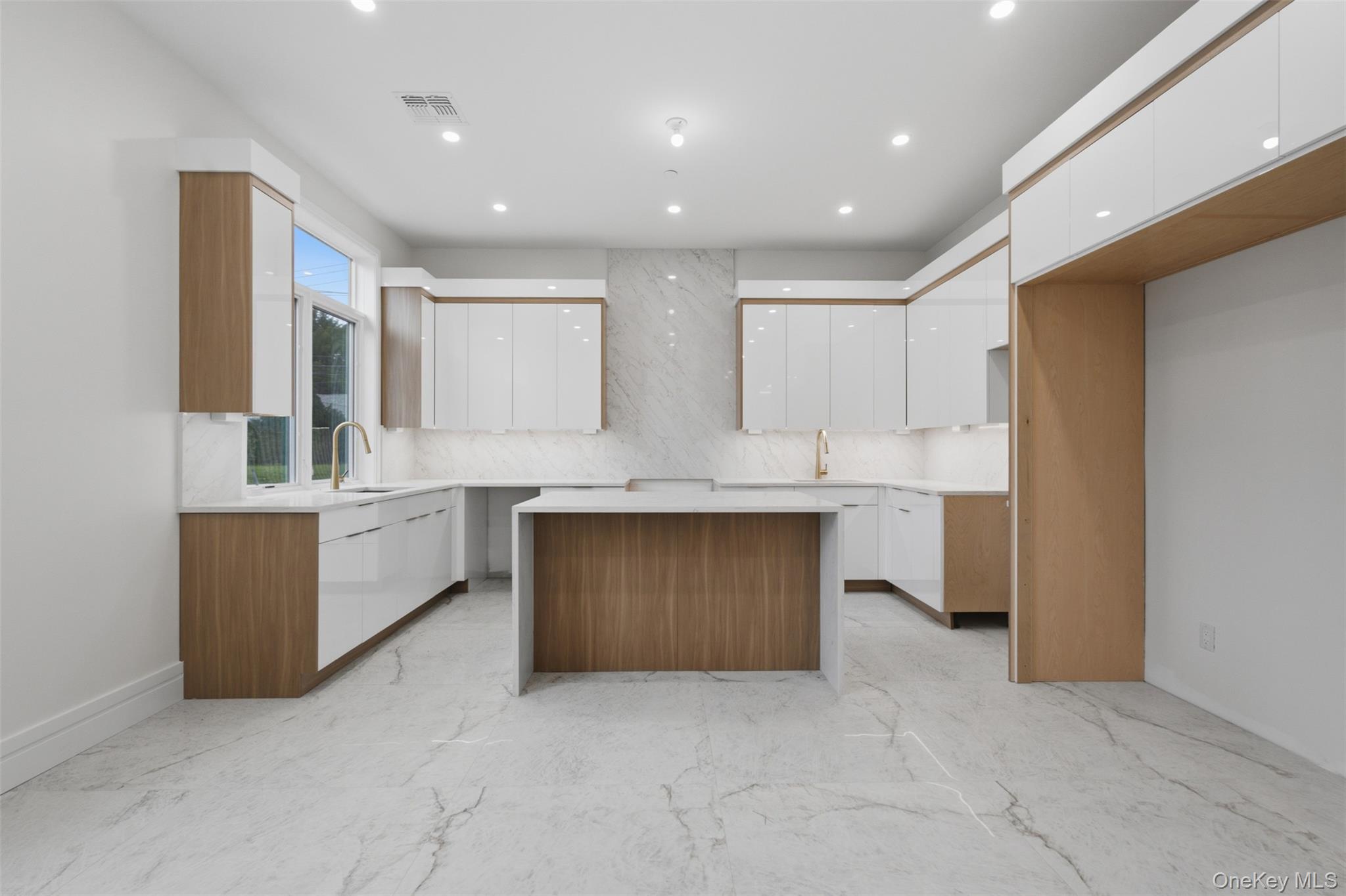 20 Singer Avenue, Unit 202 photo 19