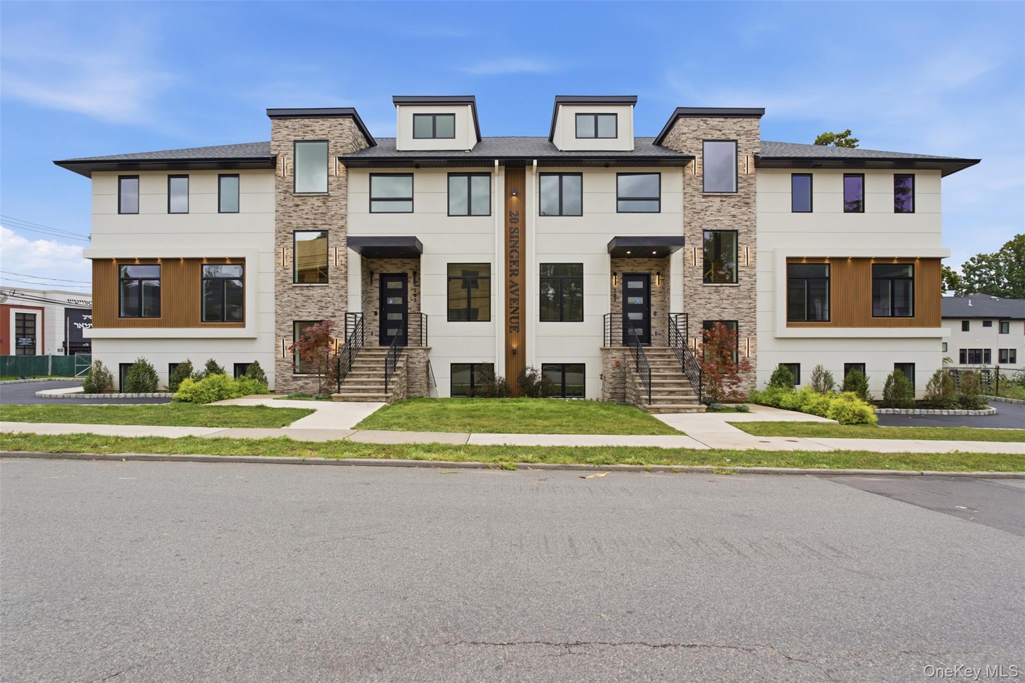 20 Singer Avenue, Unit 202