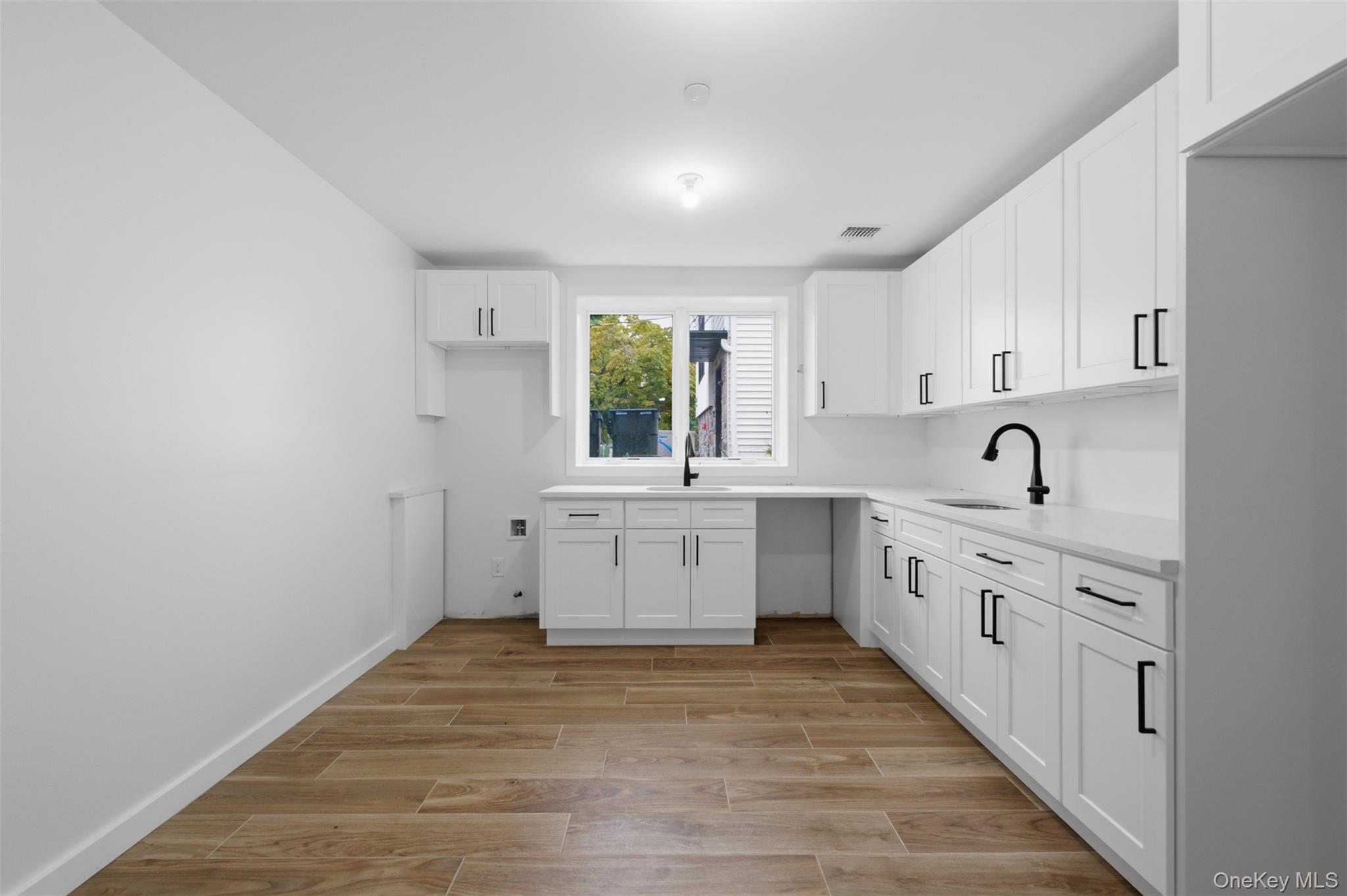 20 Singer Avenue, Unit 202 photo 6