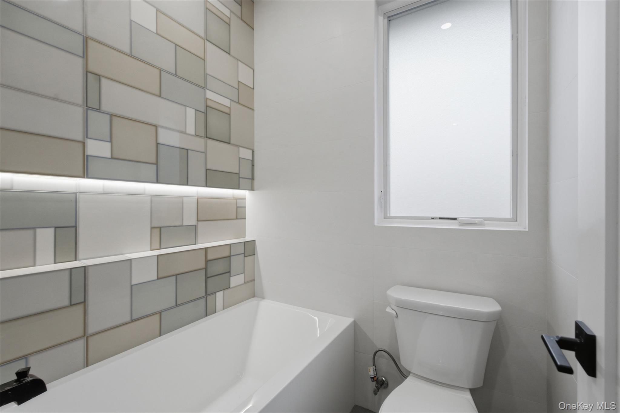 20 Singer Avenue, Unit 202 photo 29