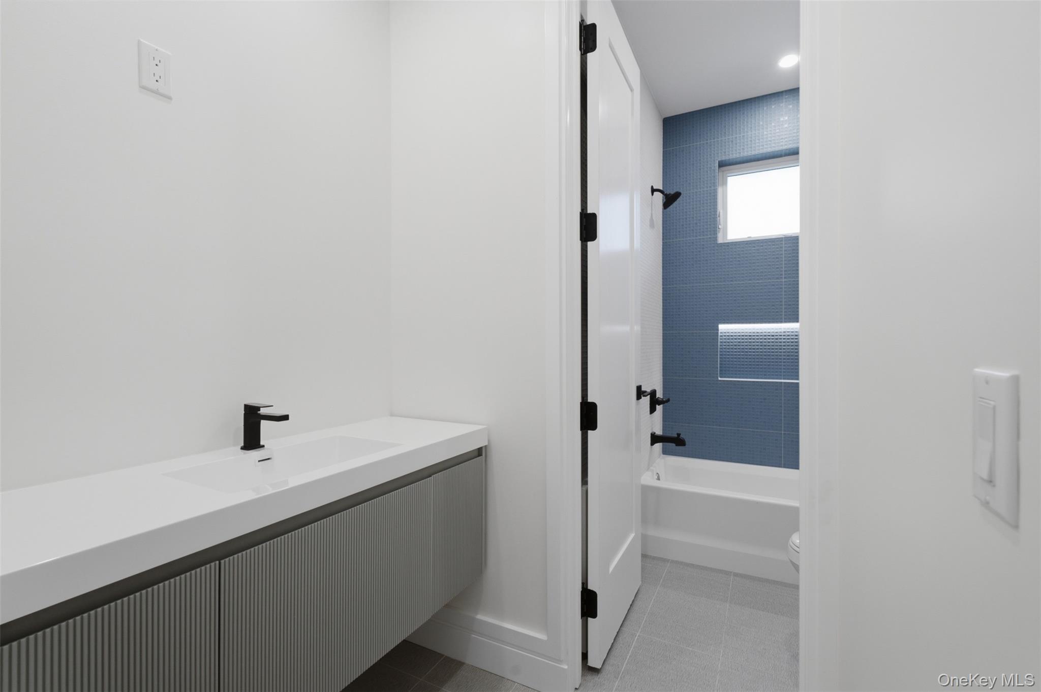 20 Singer Avenue, Unit 202 photo 24