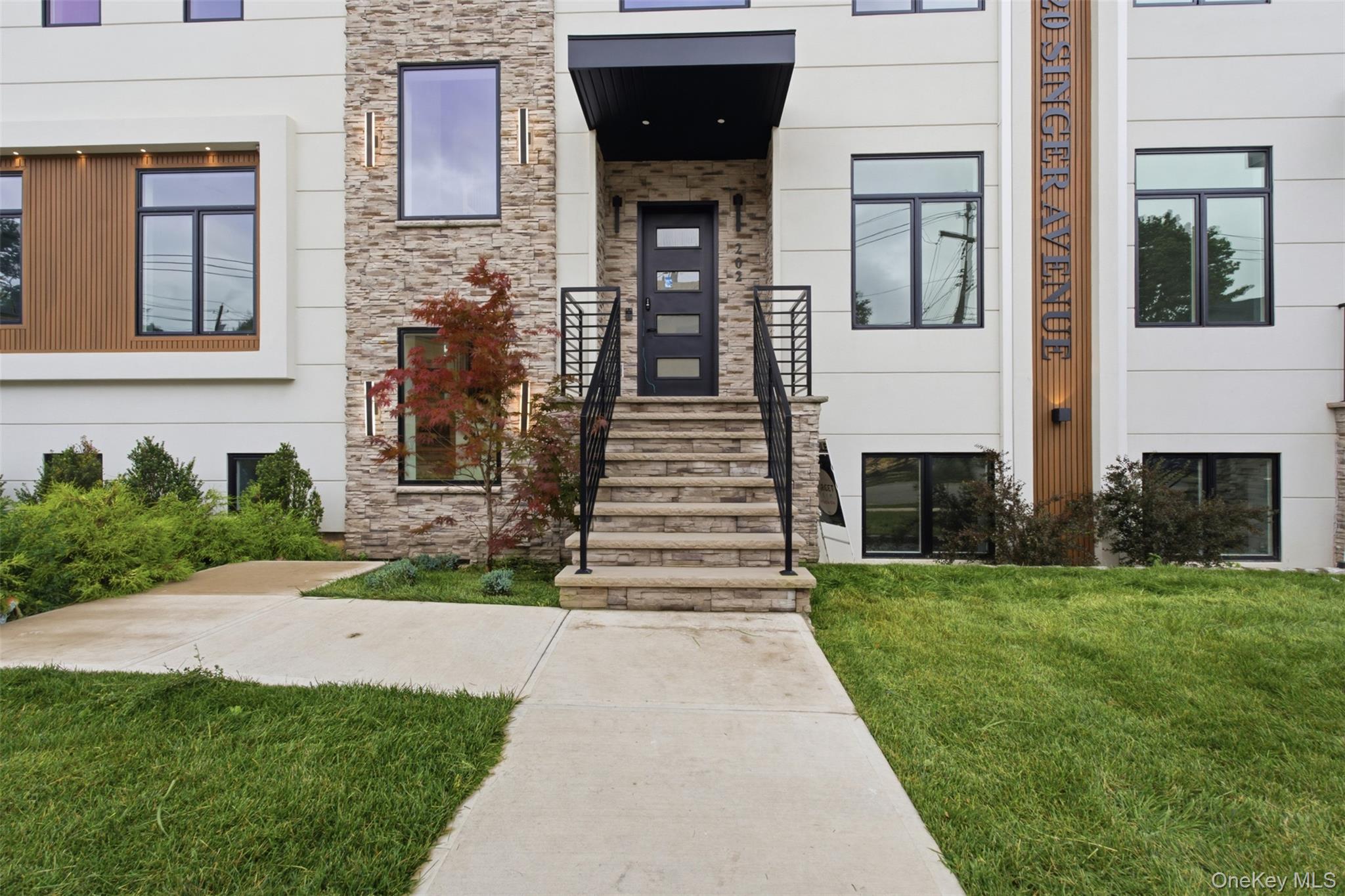 20 Singer Avenue, Unit 202 photo 8