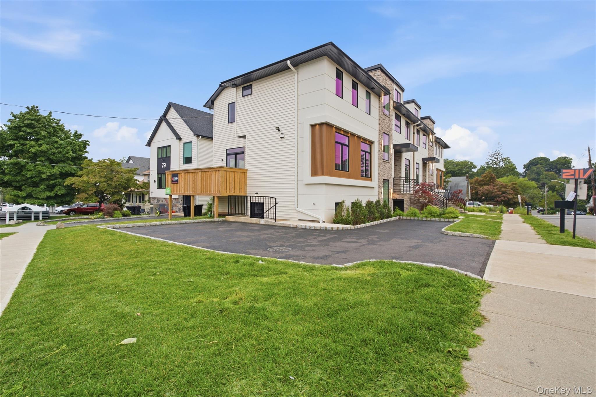 20 Singer Avenue, Unit 202 photo 12