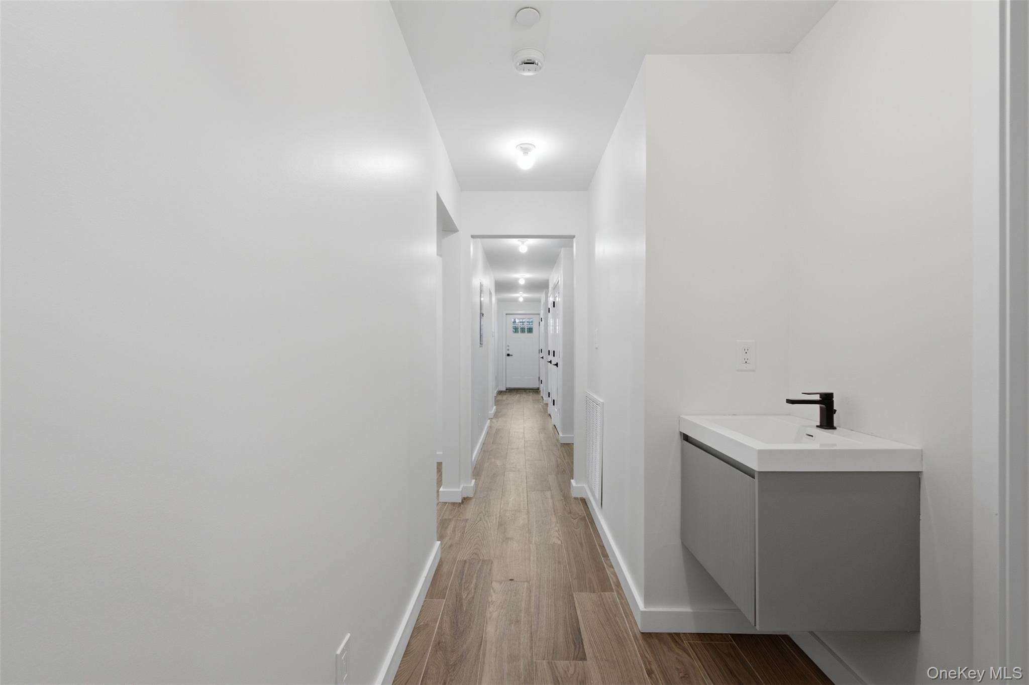 20 Singer Avenue, Unit 202 photo 7