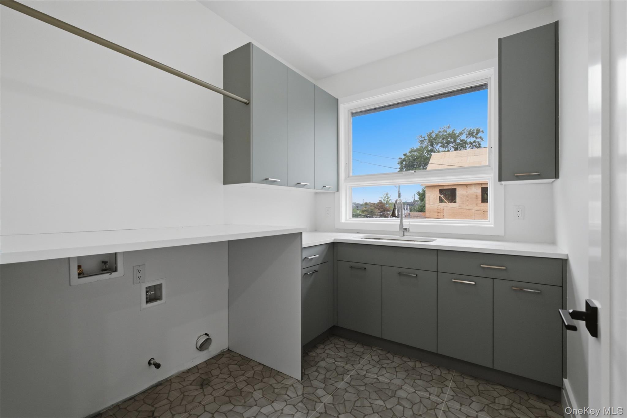 20 Singer Avenue, Unit 202 photo 30