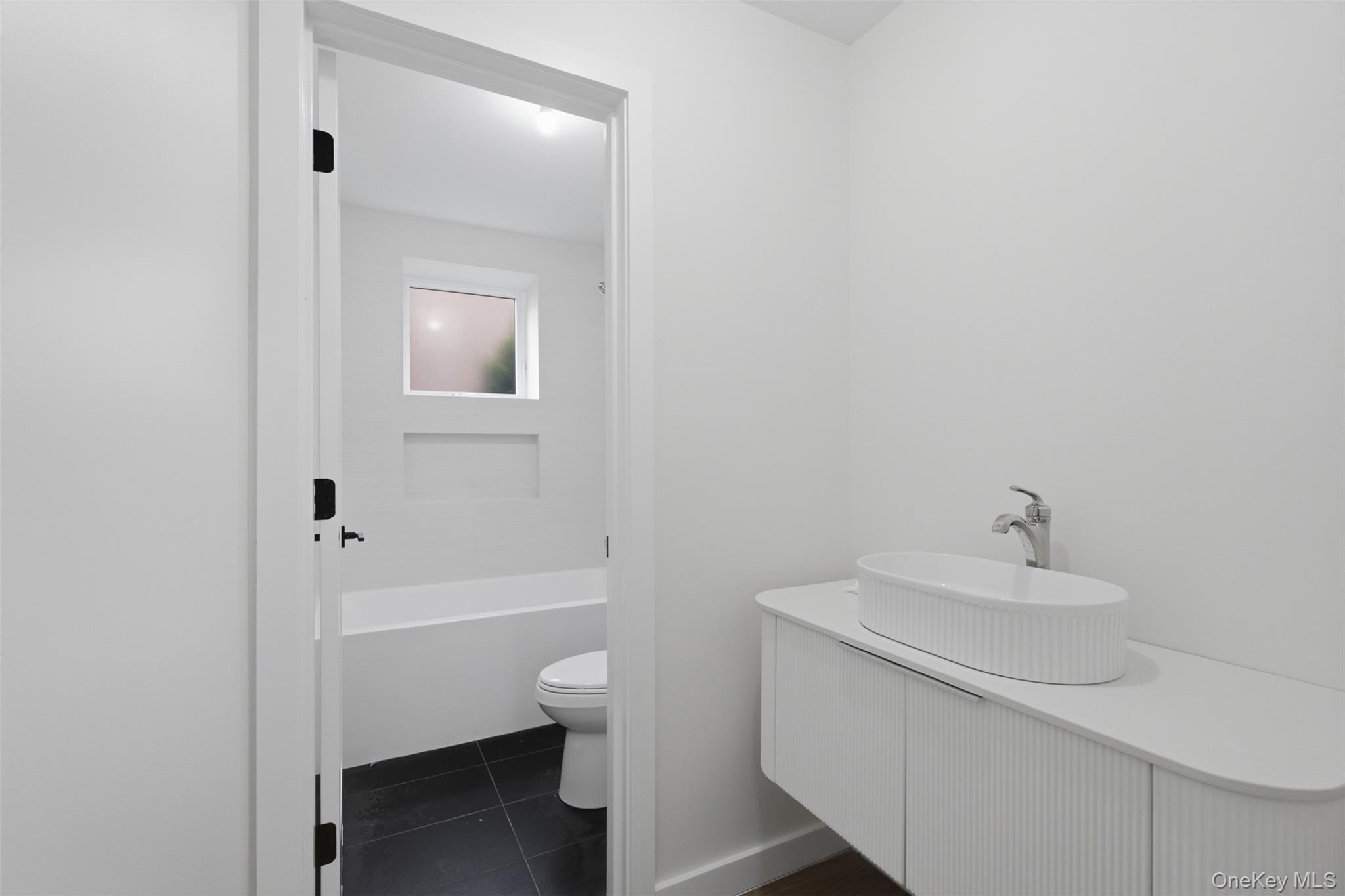 20 Singer Avenue, Unit 202 photo 3