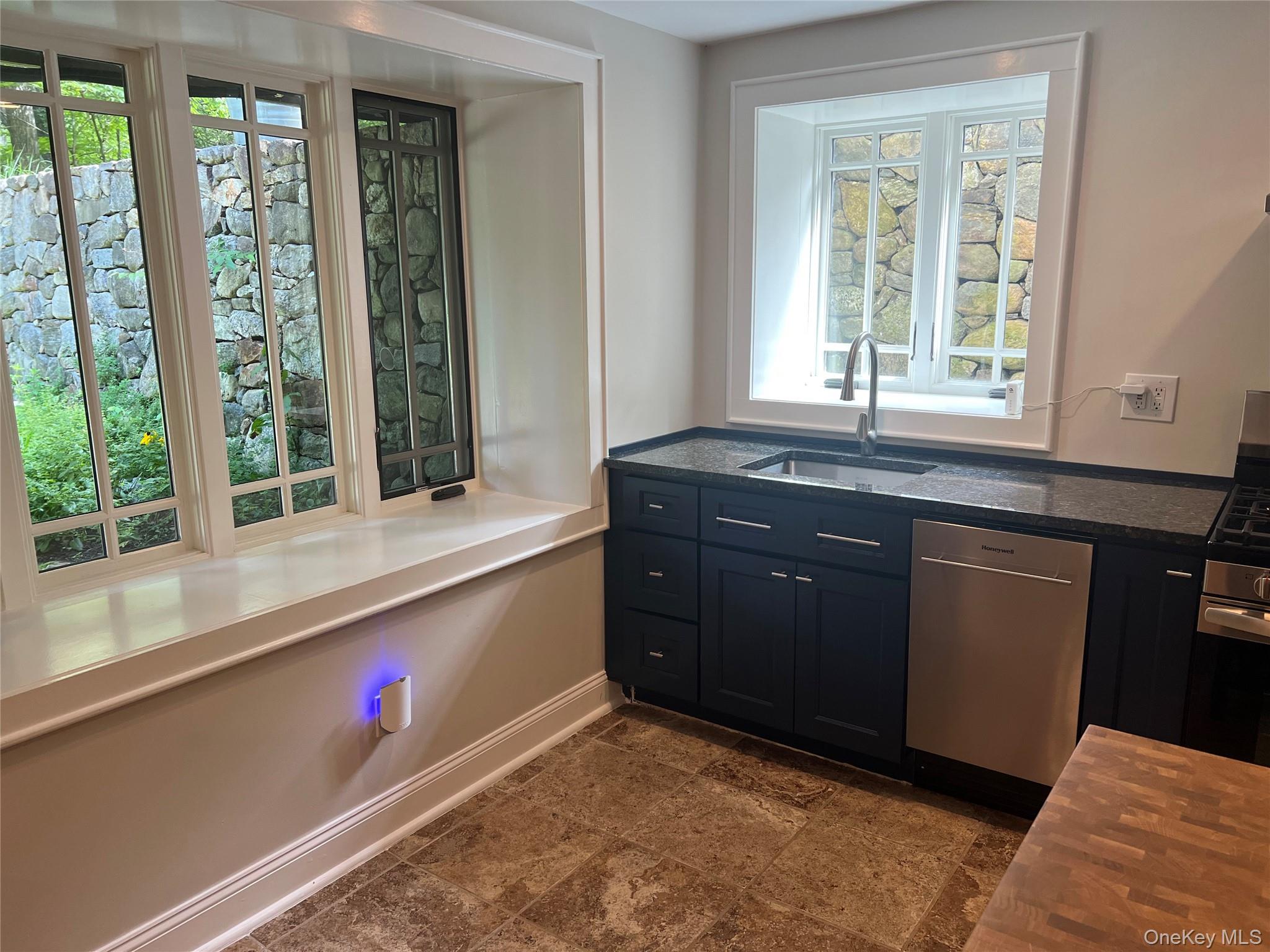 60 Kona Way – For Rent photo 3