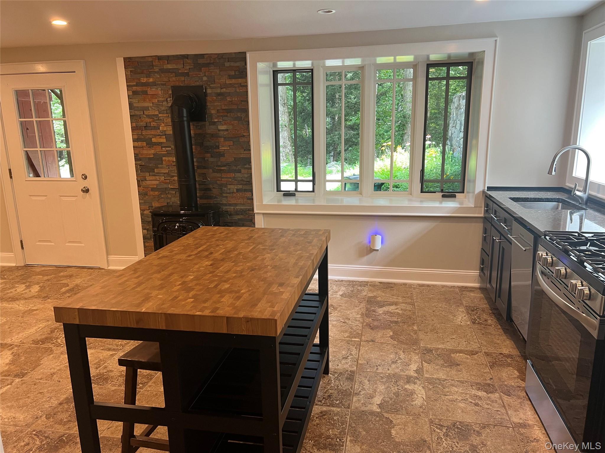 60 Kona Way – For Rent photo 2