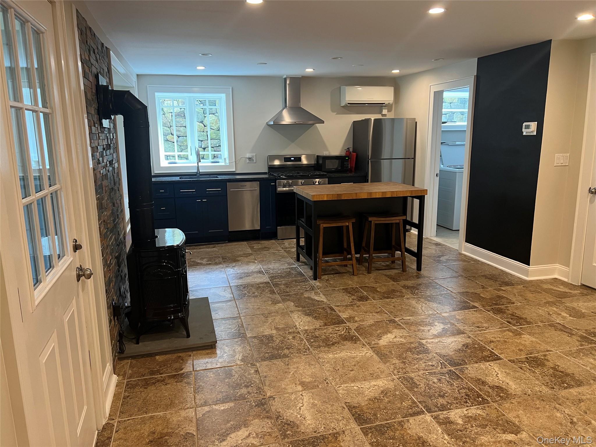 60 Kona Way – For Rent
