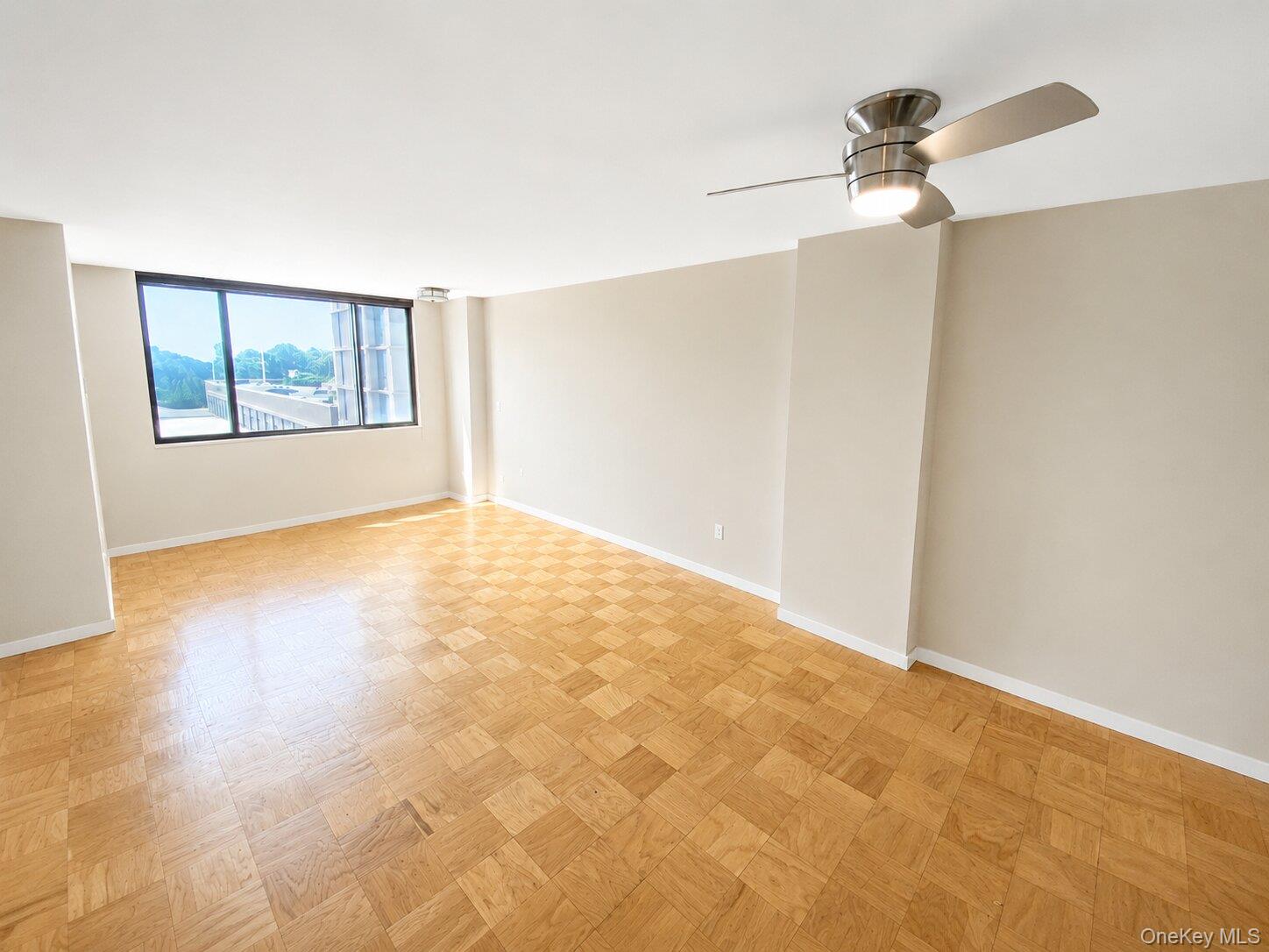 27110 Grand Central Parkway, Unit 2U photo 3