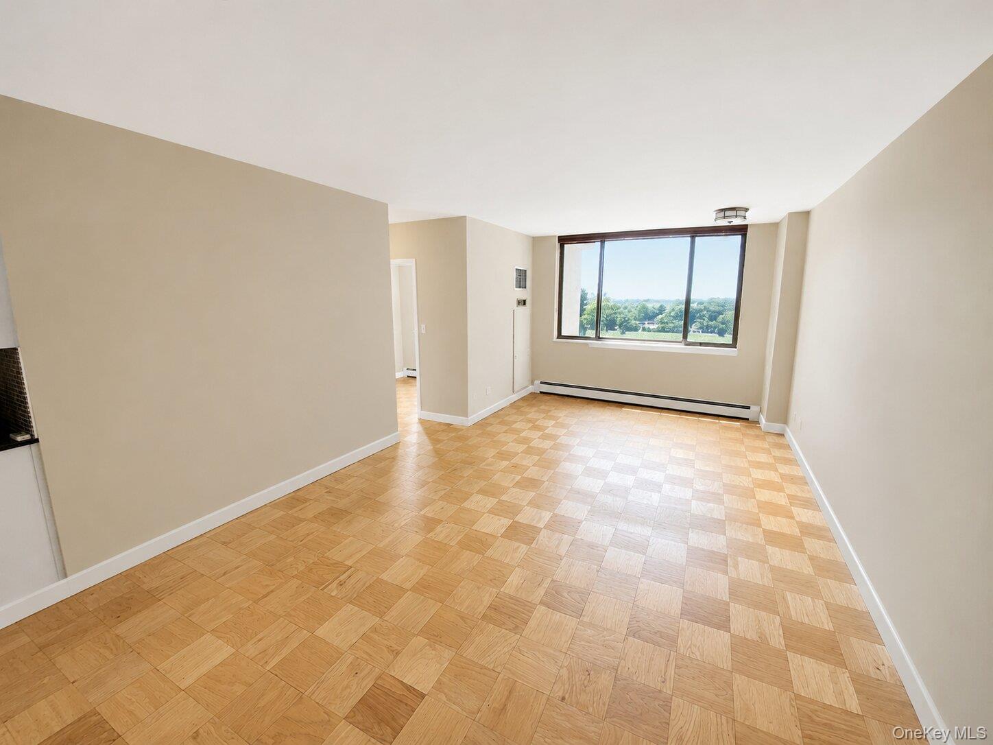 27110 Grand Central Parkway, Unit 2U photo 2