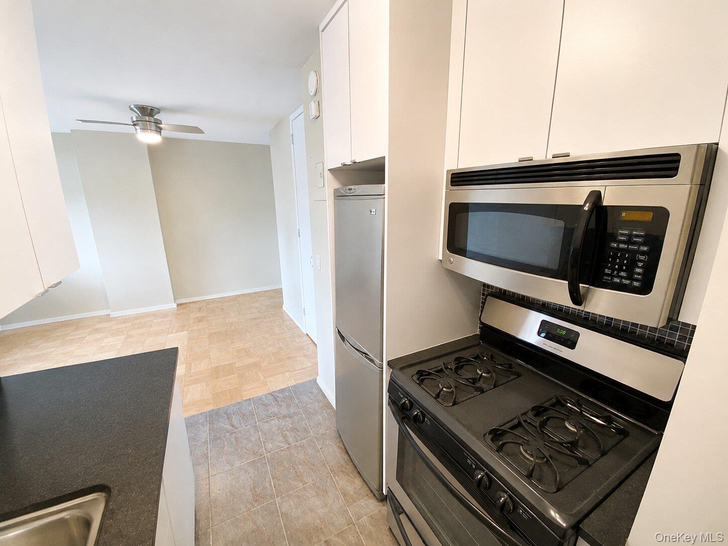 27110 Grand Central Parkway, Unit 2U photo 7