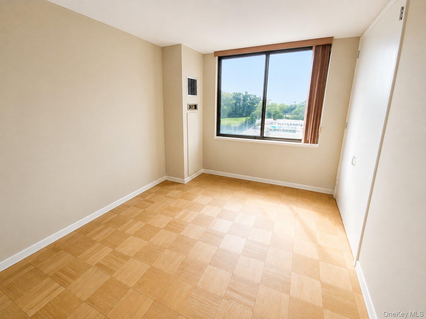 27110 Grand Central Parkway, Unit 2U photo 9