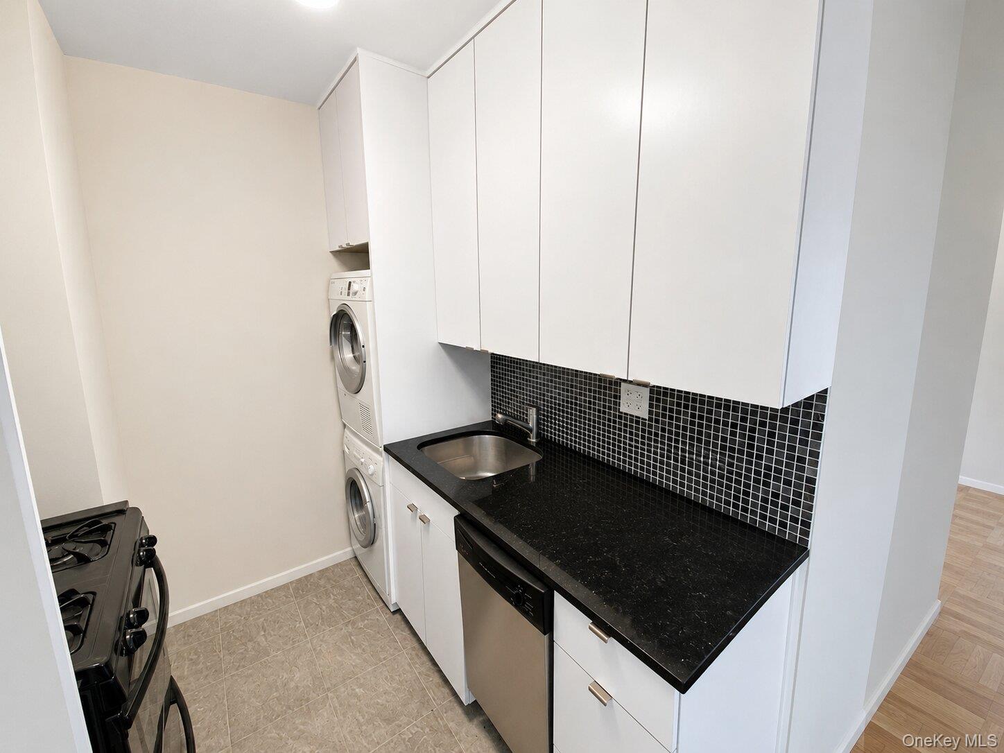 27110 Grand Central Parkway, Unit 2U photo 6