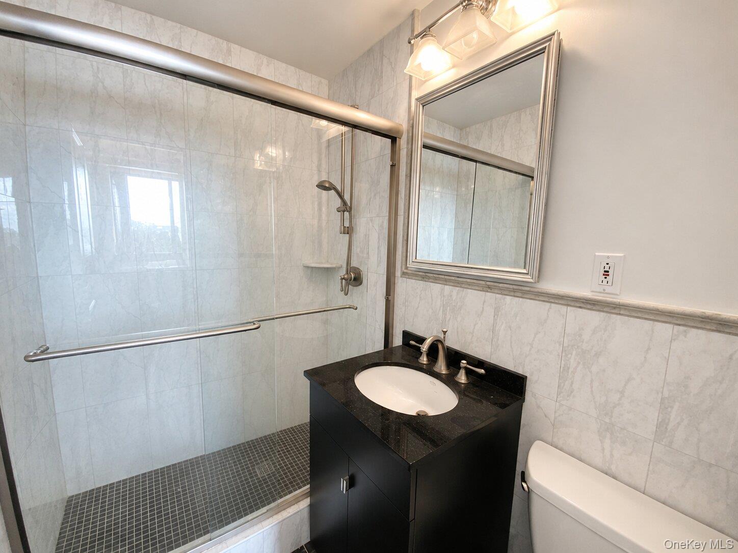 27110 Grand Central Parkway, Unit 2U photo 8