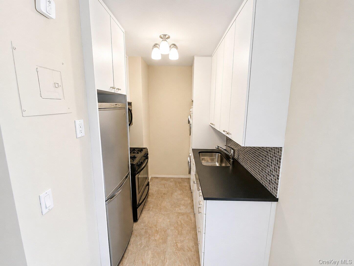 27110 Grand Central Parkway, Unit 2U photo 5