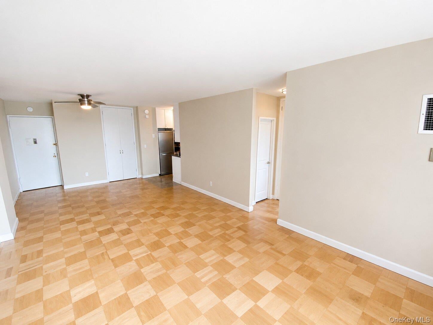 27110 Grand Central Parkway, Unit 2U photo 4