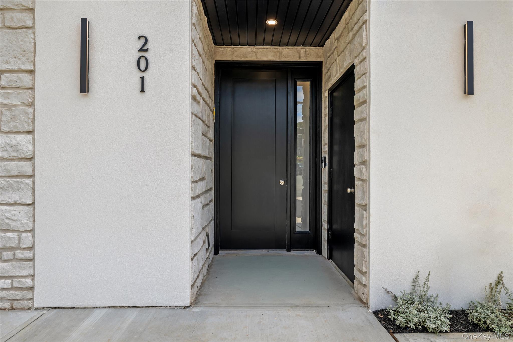41 Saddle River Road, Unit 201 photo 4